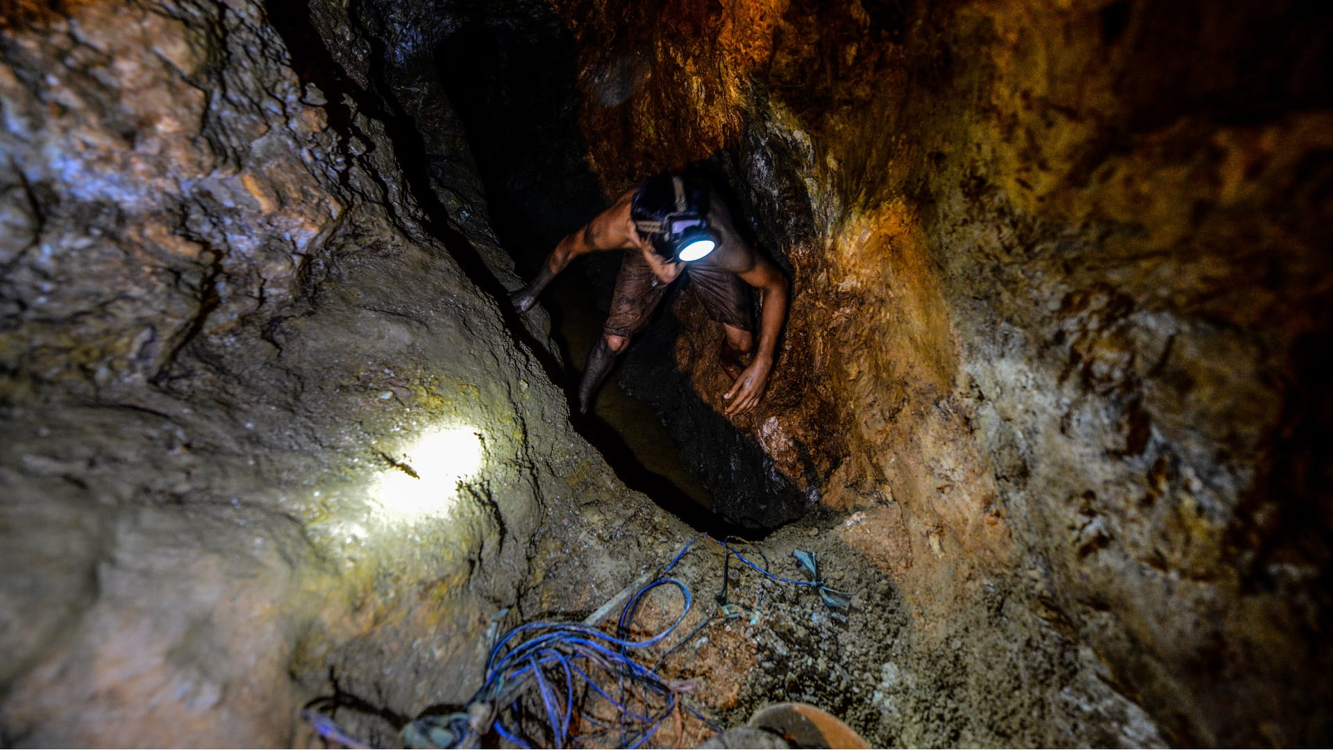 Image for the title: 12 dead from asphyxiation in Venezuelan gold mine 