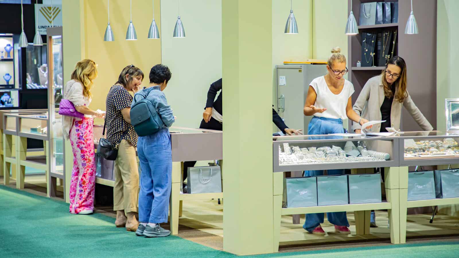 صورة بعنوان: "إكسبو الشارقة" يسدل الستار على النسخة الرابعة لـ "جواهر الإمارات" 