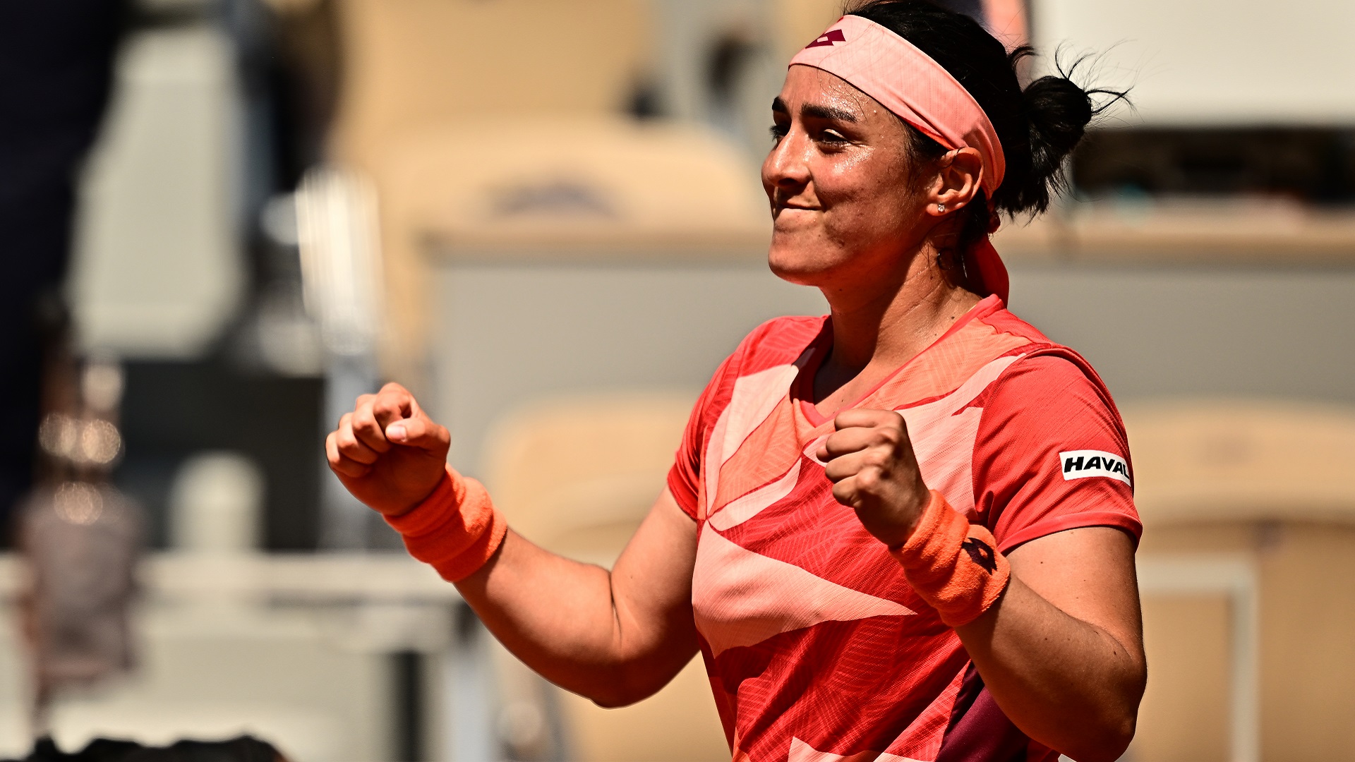 Image for the title: Jabeur sweeps into French Open quarter-finals 