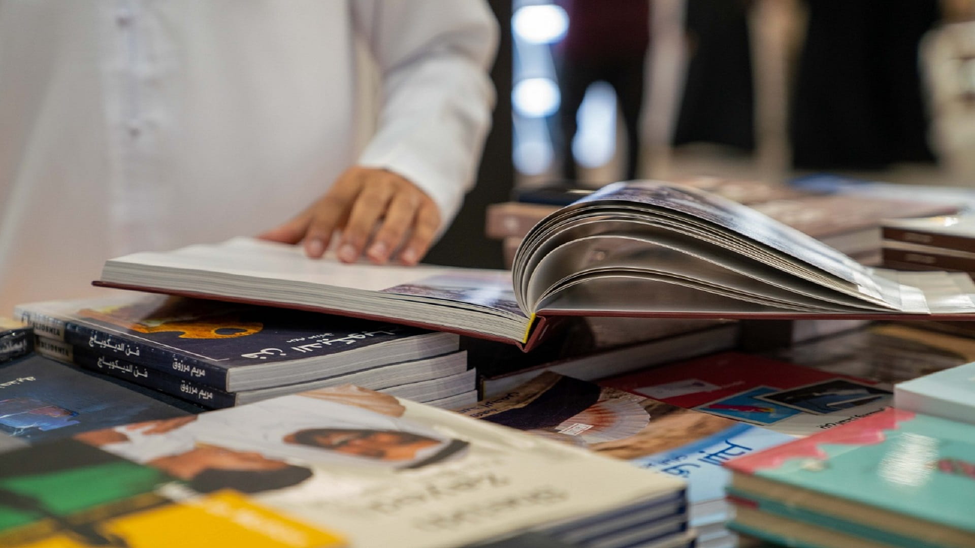 صورة بعنوان: "منصة للتوزيع" تعبر بالكتاب الإماراتي إلى الرباط والدوحة 