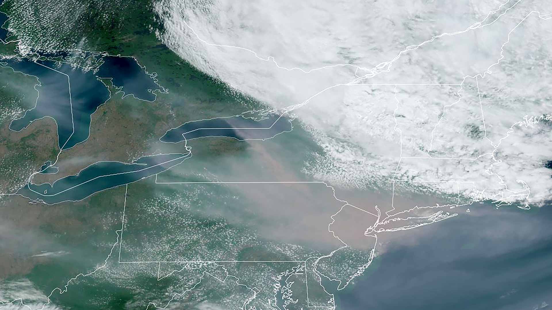 Image for the title: Norway detects smoke from Canadian wildfires 