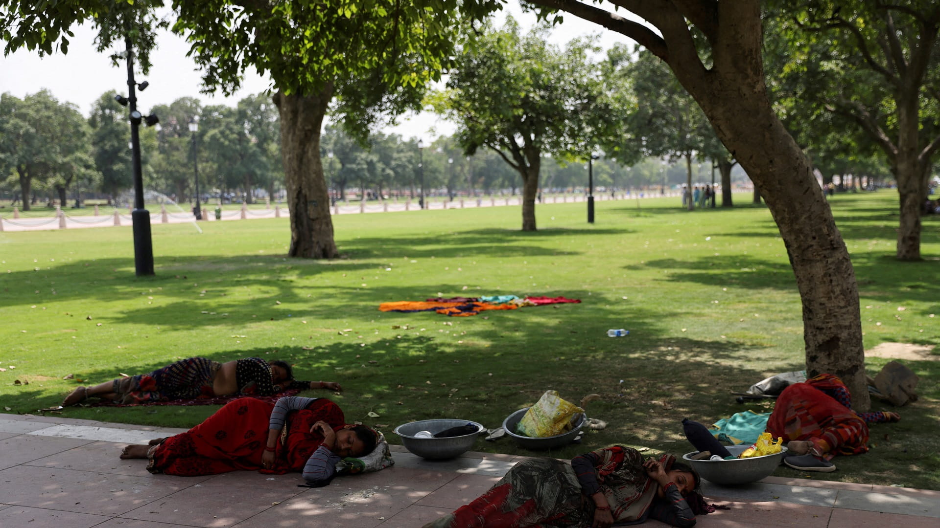 صورة بعنوان: وفاة العشرات في الهند نتيجة موجة شديدة الحرارة 