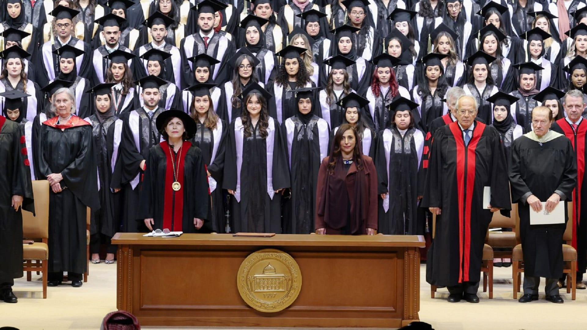 صورة بعنوان: بدور القاسمي تشهد حفل تخريج دفعة ربيع 2023 من "أميركية الشارقة" 