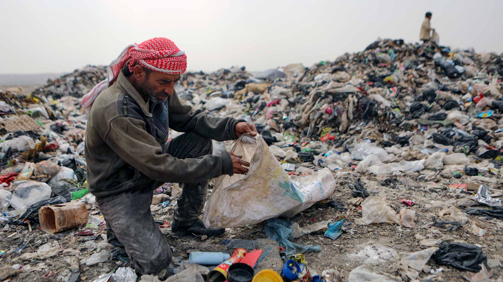 Image for the title: Syrians turn plastic waste into rugs to make a living 