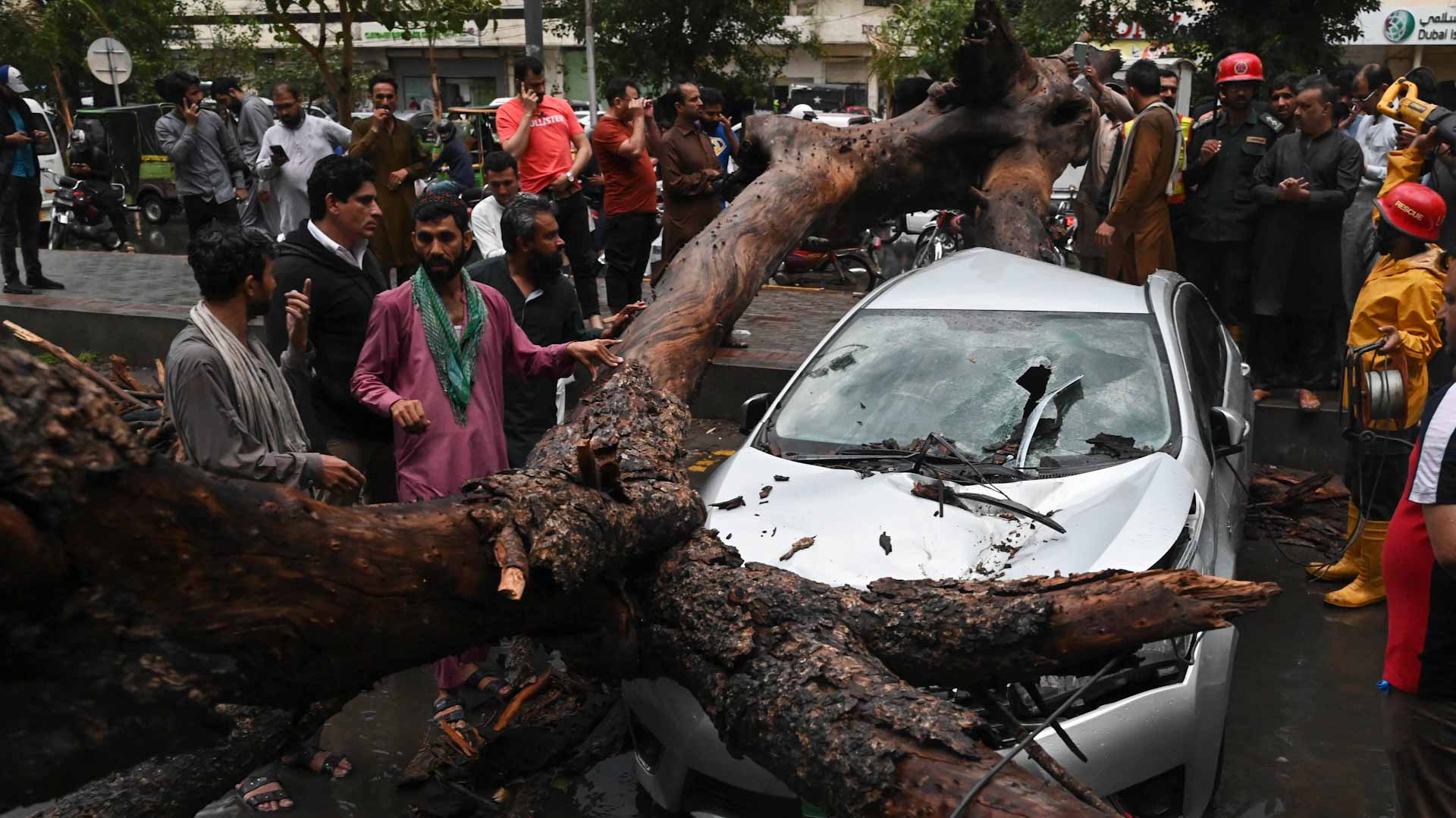Image for the title: At least 27 people killed in Pakistan by wind and severe rains 