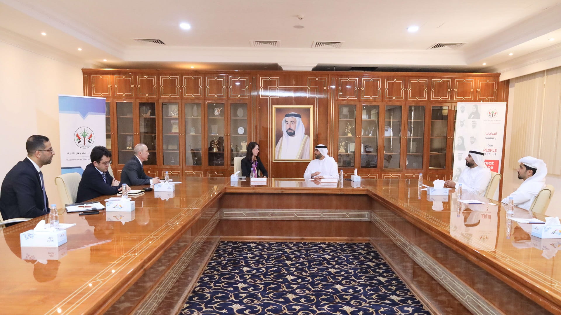 صورة بعنوان: كهرباء الشارقة تبحث التعاون مع وفد من القنصلية الأميركية 