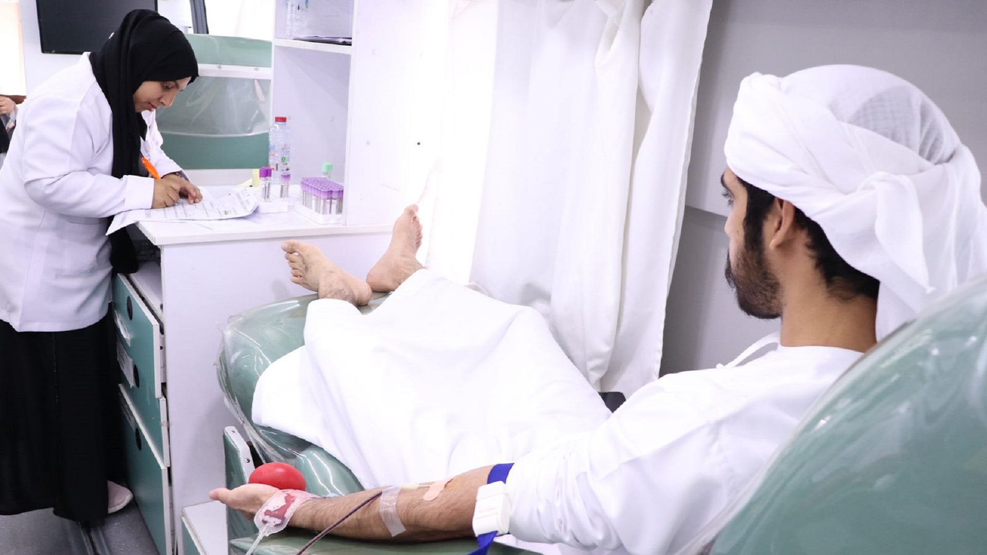 صورة بعنوان: مجلس مدينة دبا الحصن يختتم حملة "التبرع بالدم" 