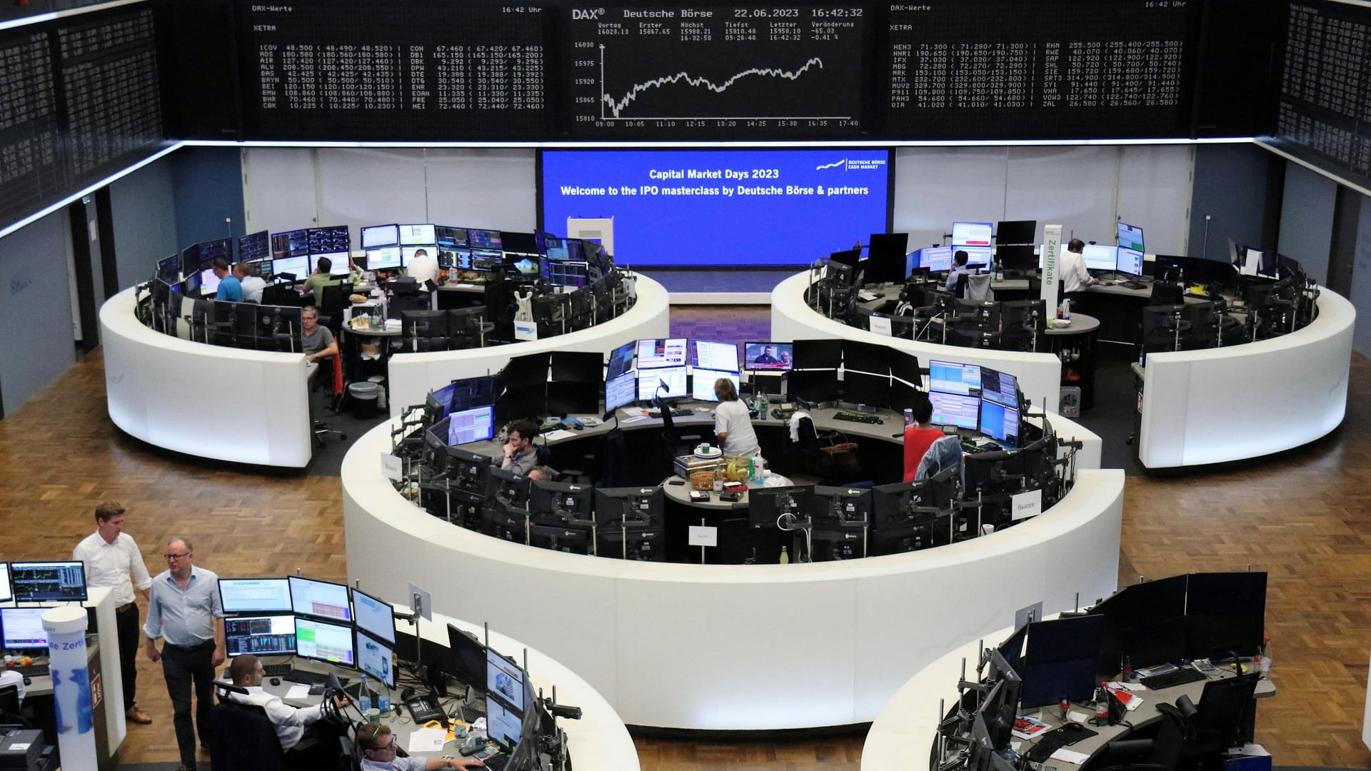 صورة بعنوان: هبوط أسهم أوروبا وسط مخاوف بعد رفع الفائدة البريطانية 