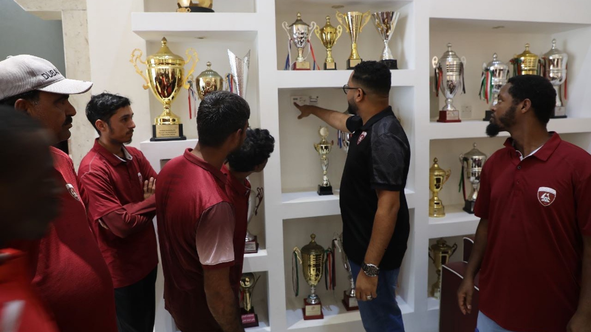 صورة بعنوان: نادي الحمرية يوعي موظفيه بأساليب ترشيد الاستهلاك  