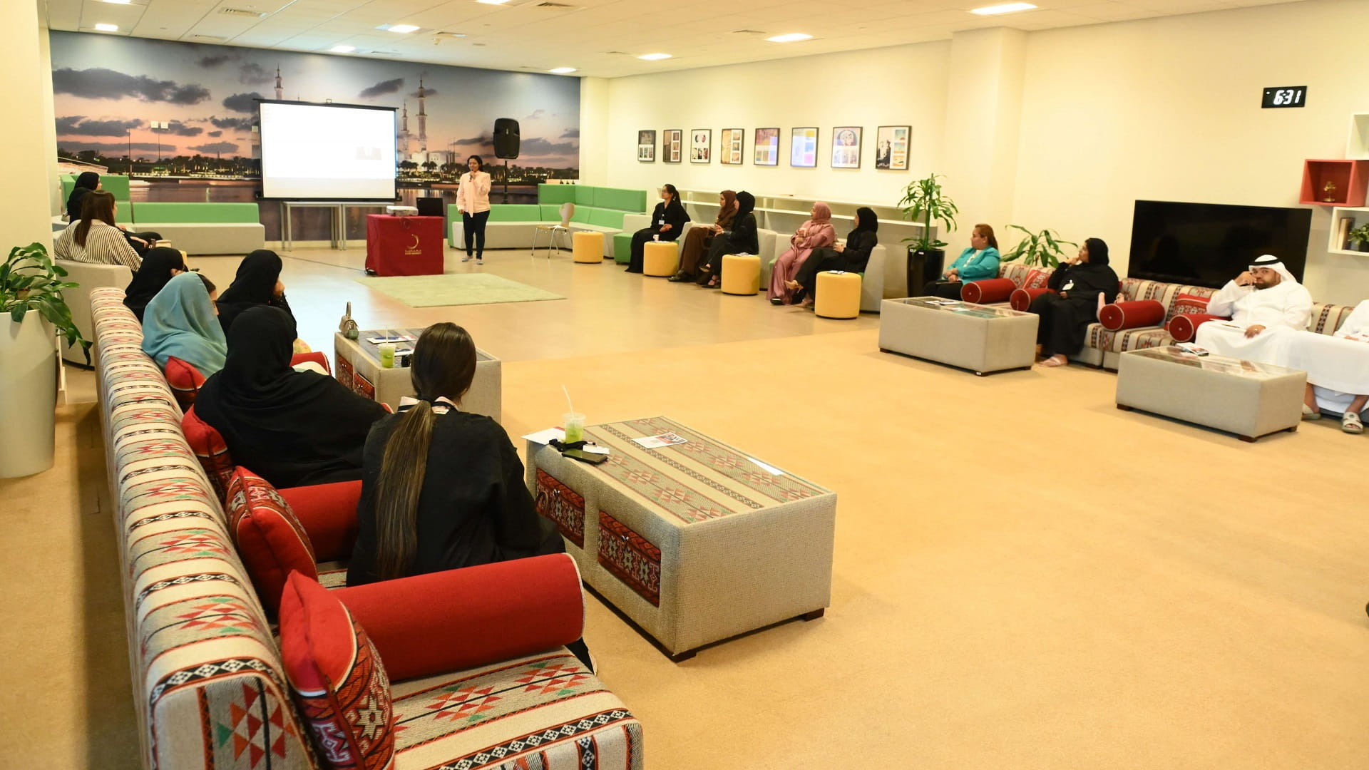 صورة بعنوان: جامعة زايد تطلق حملة "رد العطاء" لتشجيع الخريجين على إرشاد الطلبة 