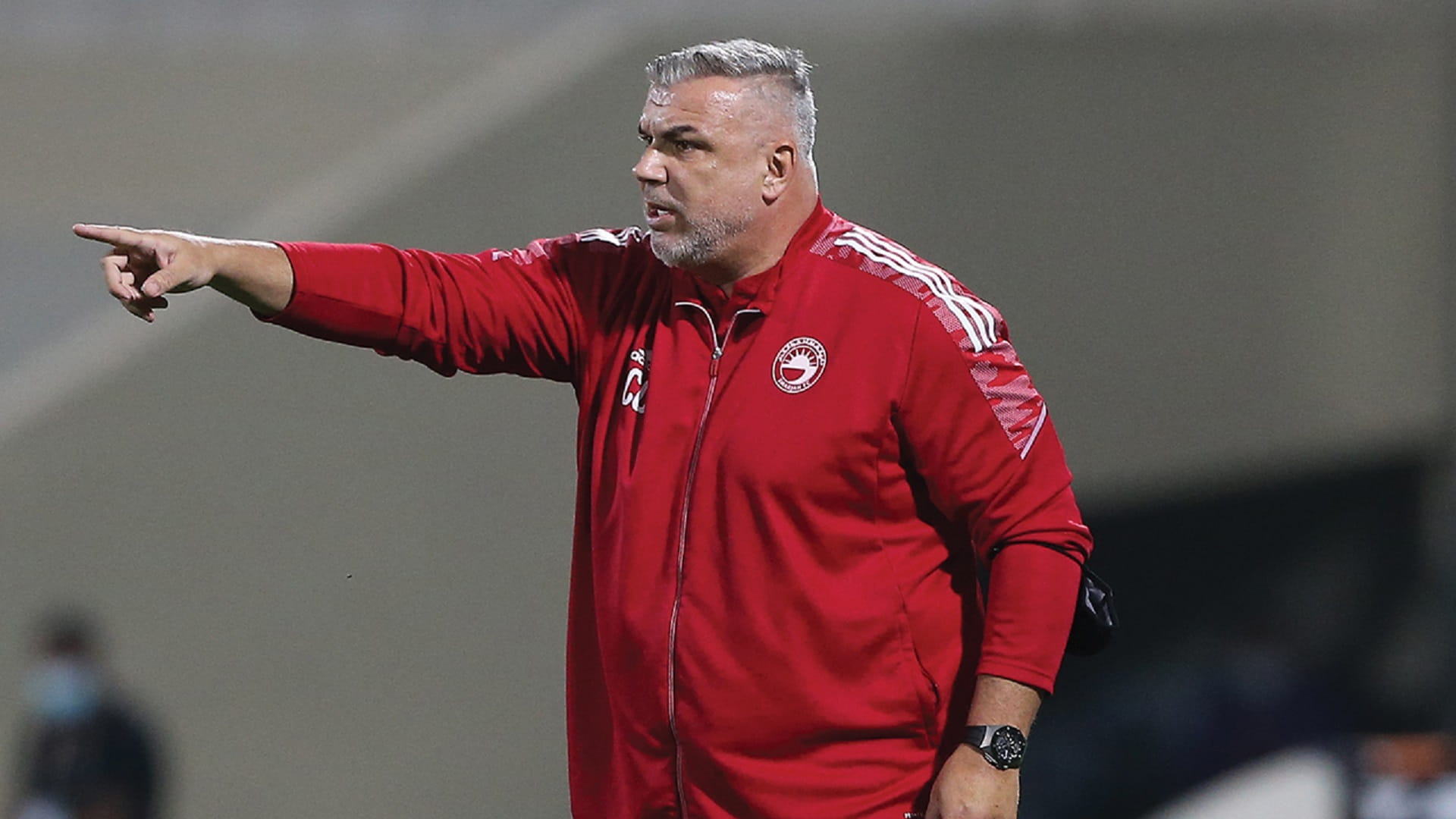 صورة بعنوان: نادي الشارقة يجدد عقد مدربه كوزمين حتى 2025 