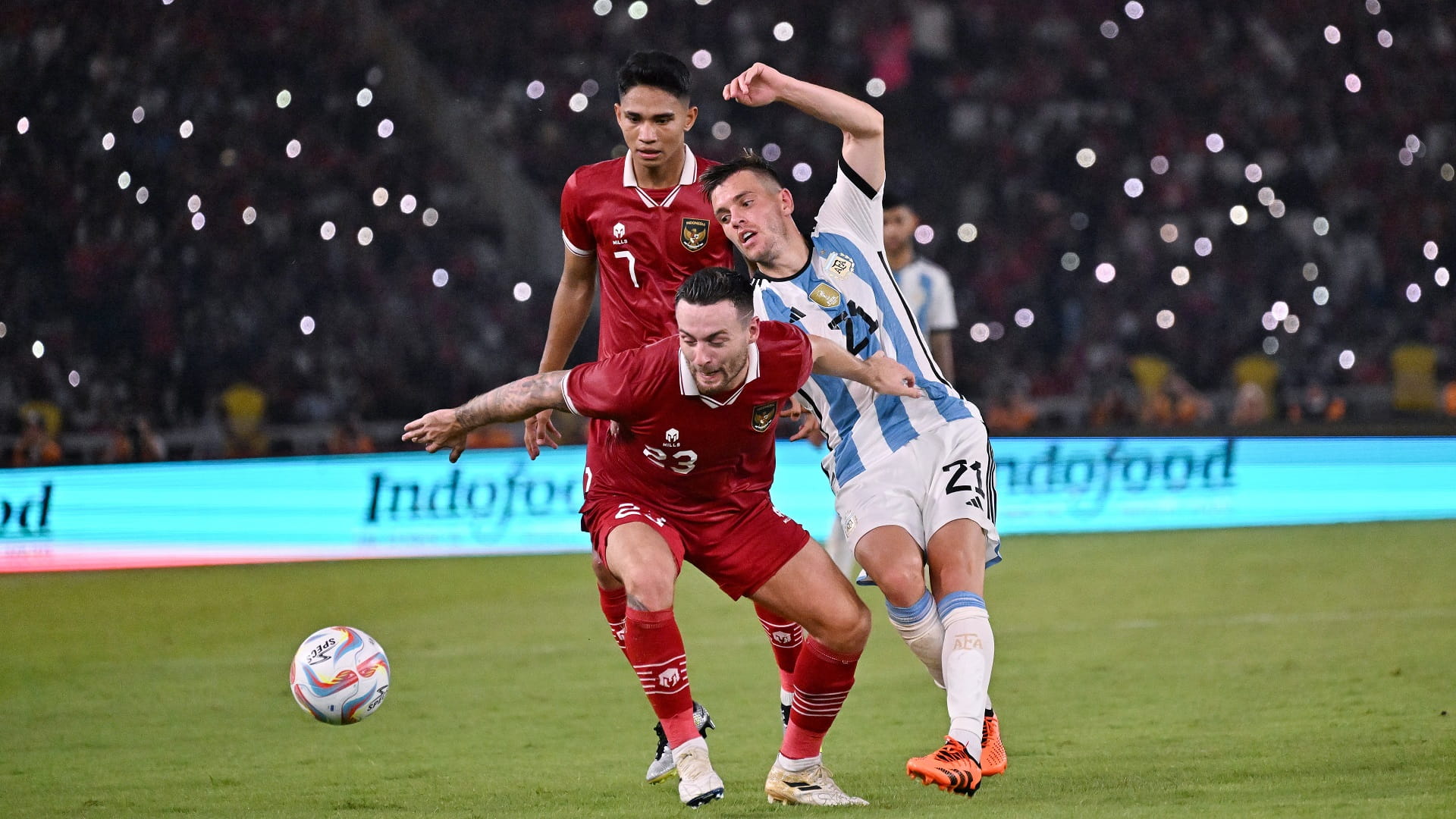 صورة بعنوان: منتخب الأرجنتين يهزم إندونيسيا بهدفين ودياً 