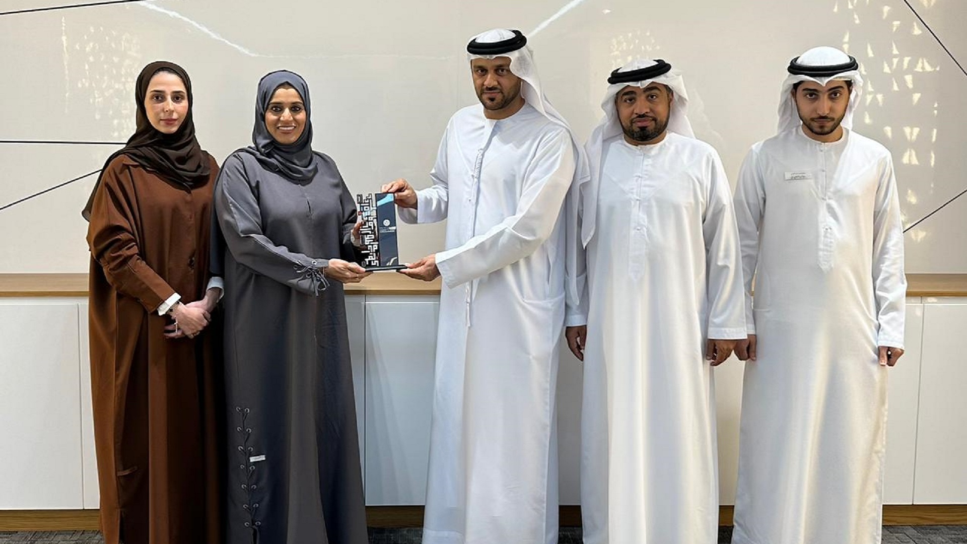 صورة بعنوان: "مجلس السيوح" يبحث التعاون التربوي مع أكاديمية الشارقة للتعليم 