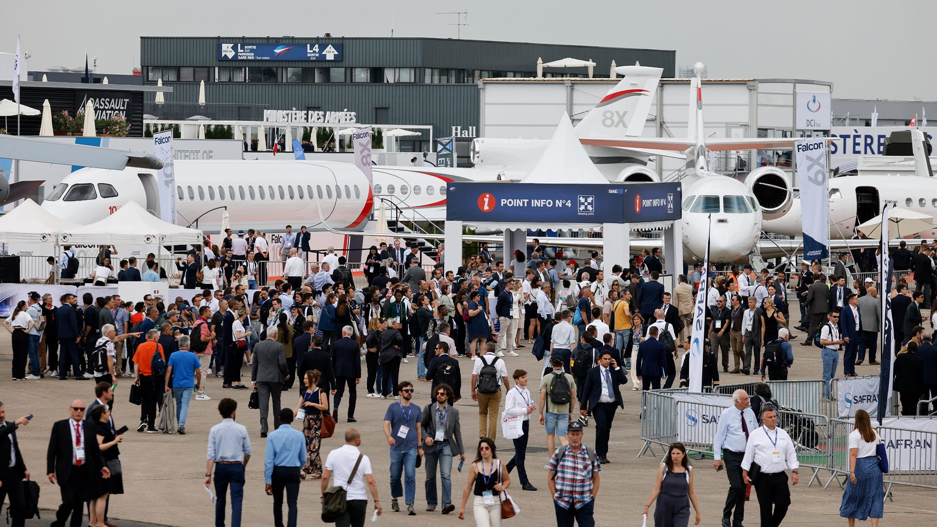 Image for the title: Biggest-ever airliner order marks first day of Paris Air Show 