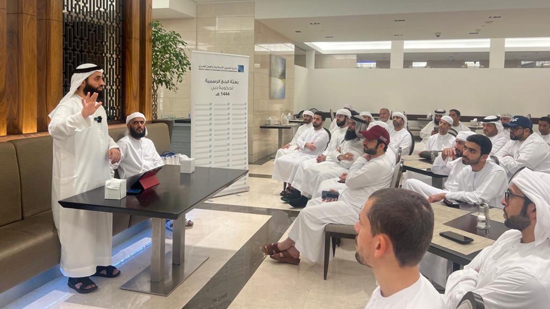 صورة بعنوان: بعثة الحج الرسمية لحكومة دبي تنظم ندوات وبرامج وعظية للحجاج 