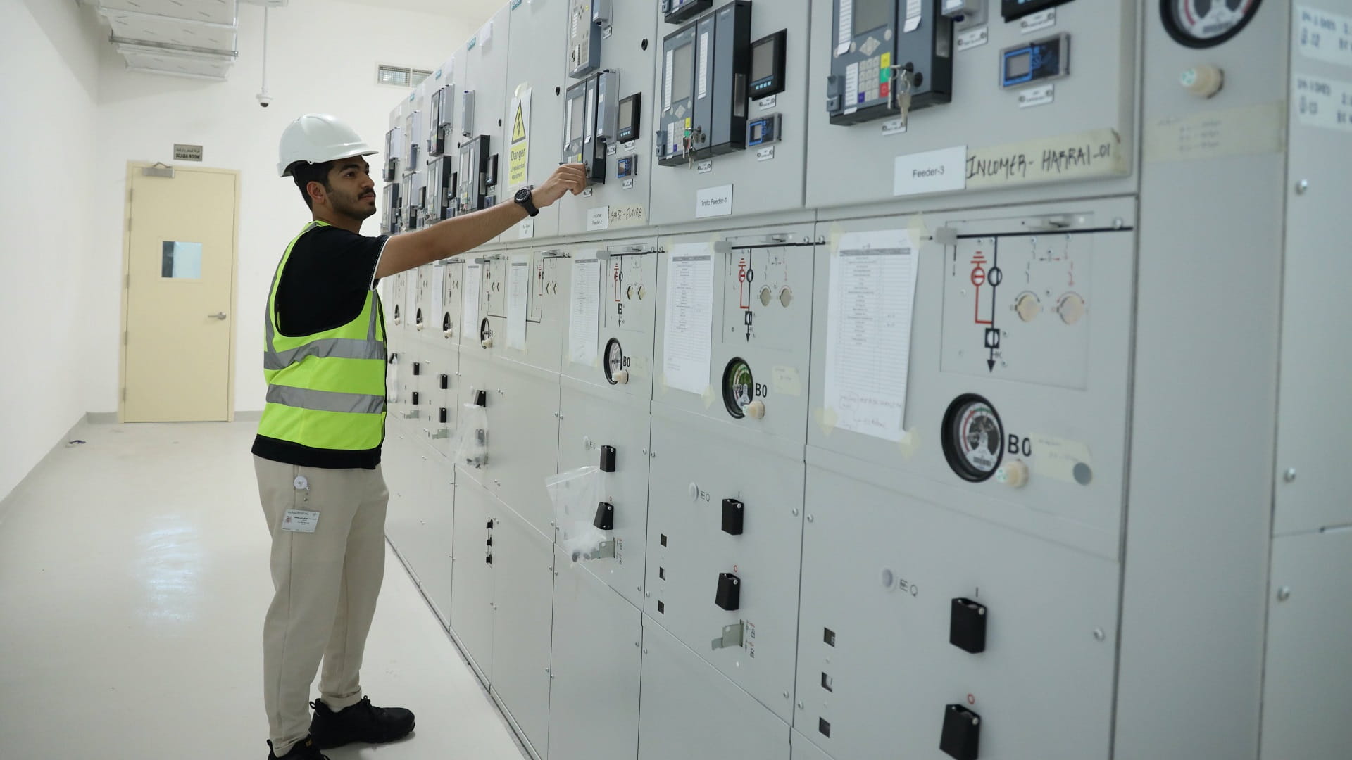 Image for the title: SEWA implements 33 kV distribution station in Al Haray 