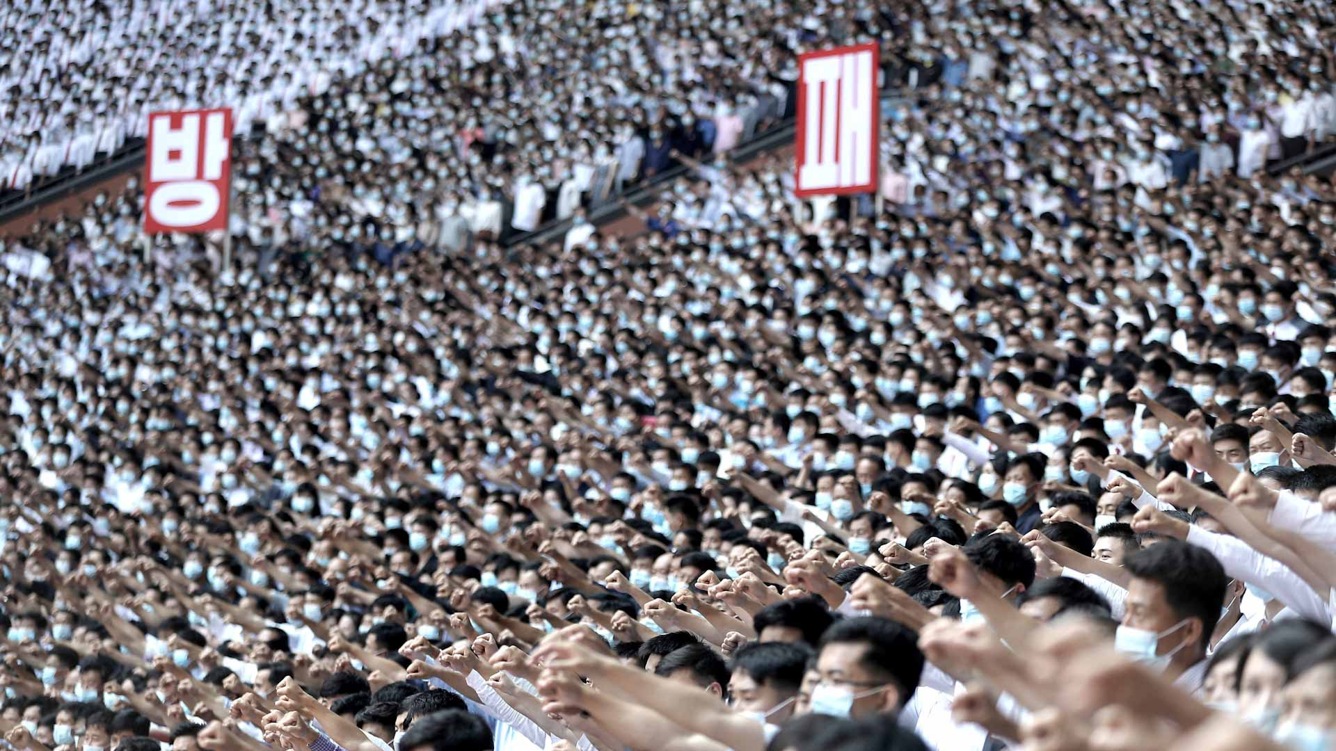 صورة بعنوان: مسيرات حاشدة في كوريا الشمالية تردد: أميركا في مرمى نيراننا 