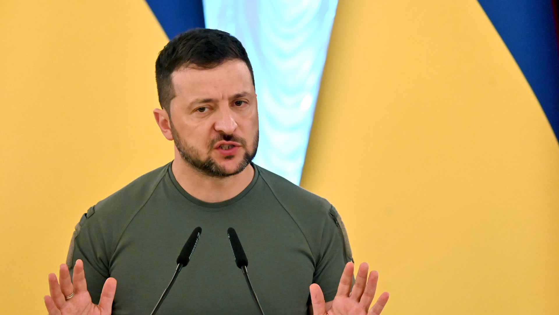 Image for the title: Zelensky's 'leadership' honoured with top UK award 