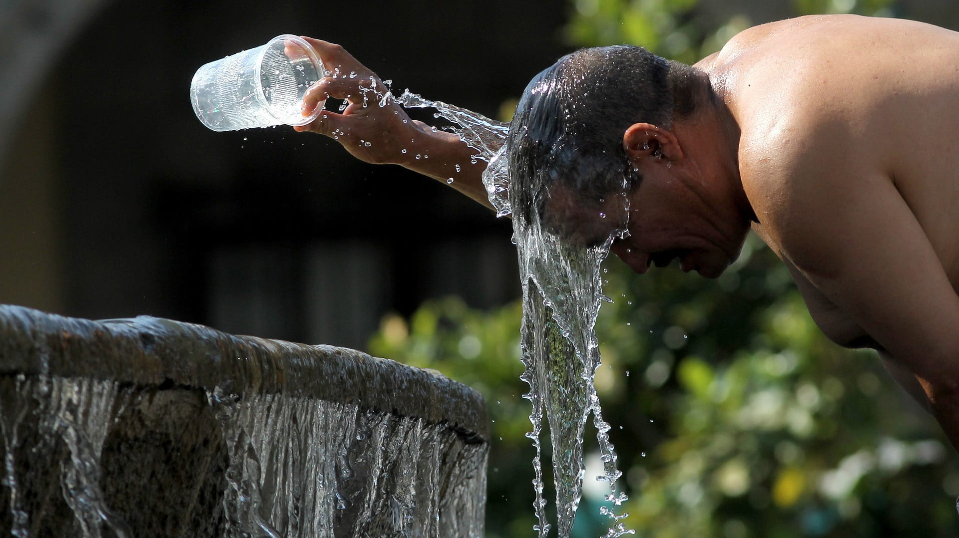 Image for the title: Extreme heat kills more than 100 in Mexico 