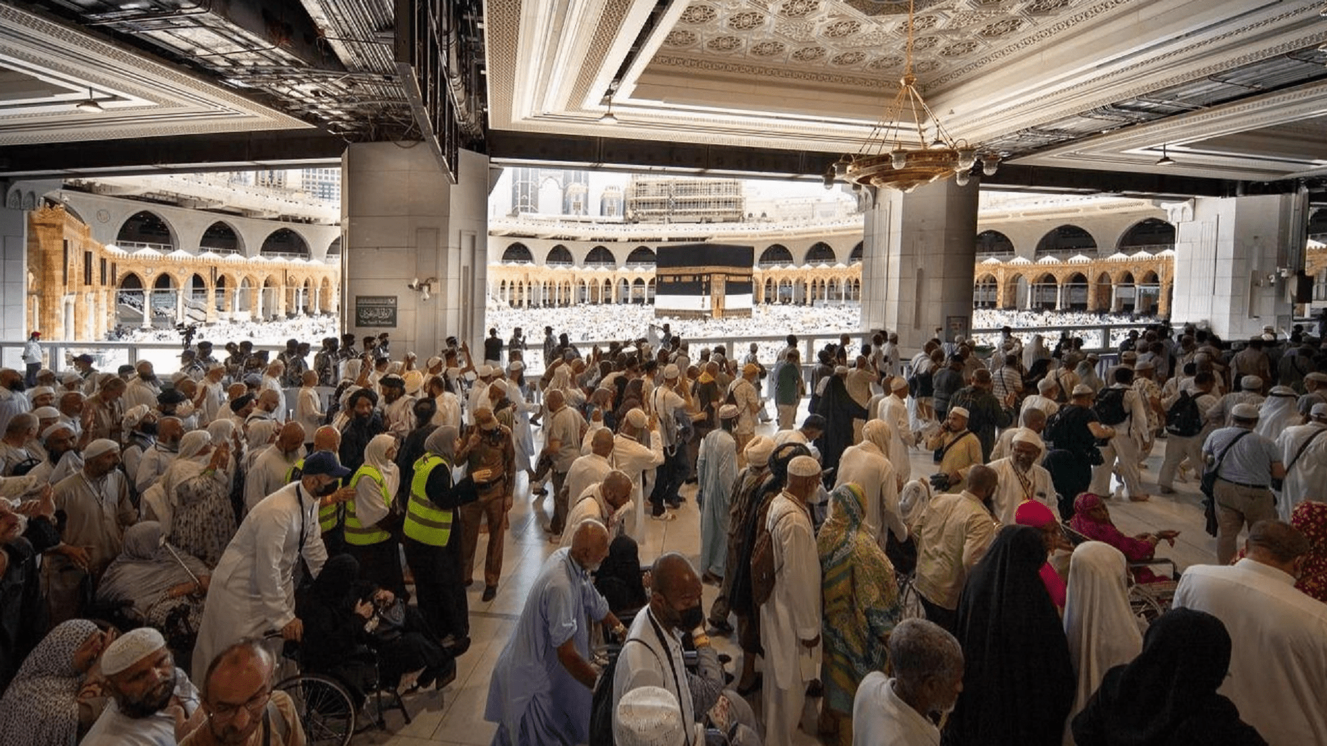 صورة بعنوان: السديس يعلن نجاح خطة استقبال الحجاج المتعجلين لأداء طواف الوداع 