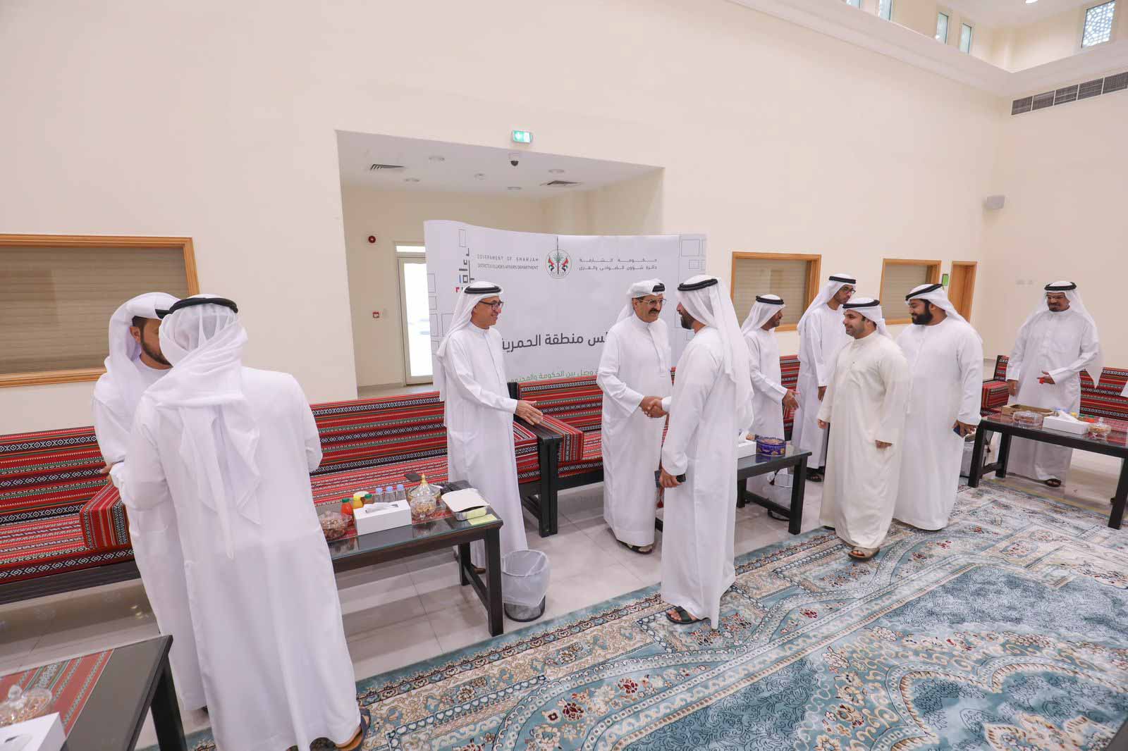 صورة بعنوان: مجلس منطقة الحمرية يواصل استقبال المهنئين بعيد الأضحى المبارك 