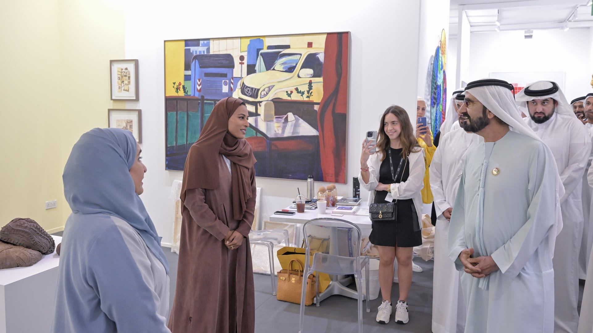 صورة بعنوان: محمد بن راشد يزور معرض "آرت دبي 2023" 