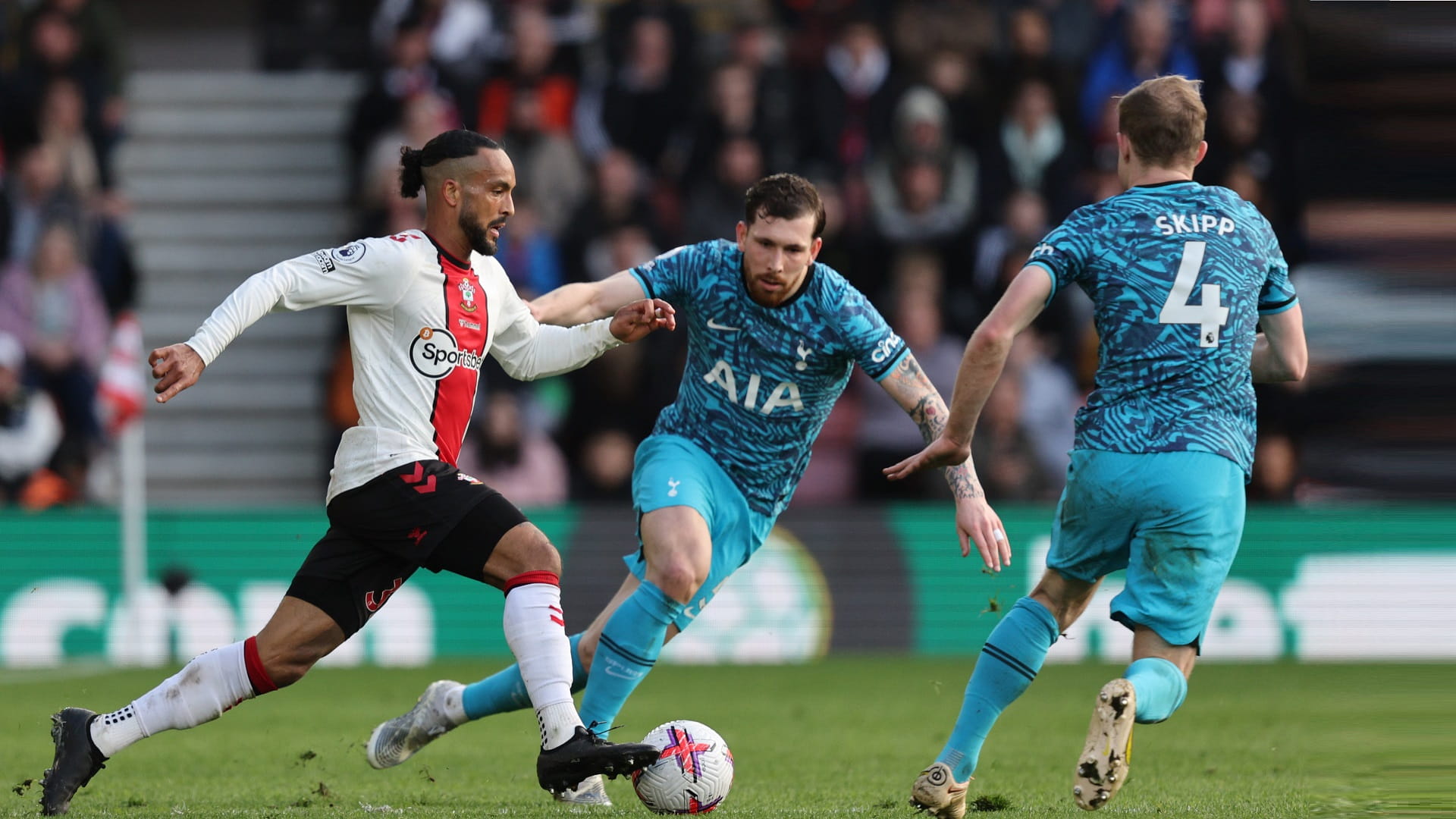 صورة بعنوان: توتنهام يسقط بفخ التعادل أمام ساوثهامبتون في الدوري الإنجليزي 