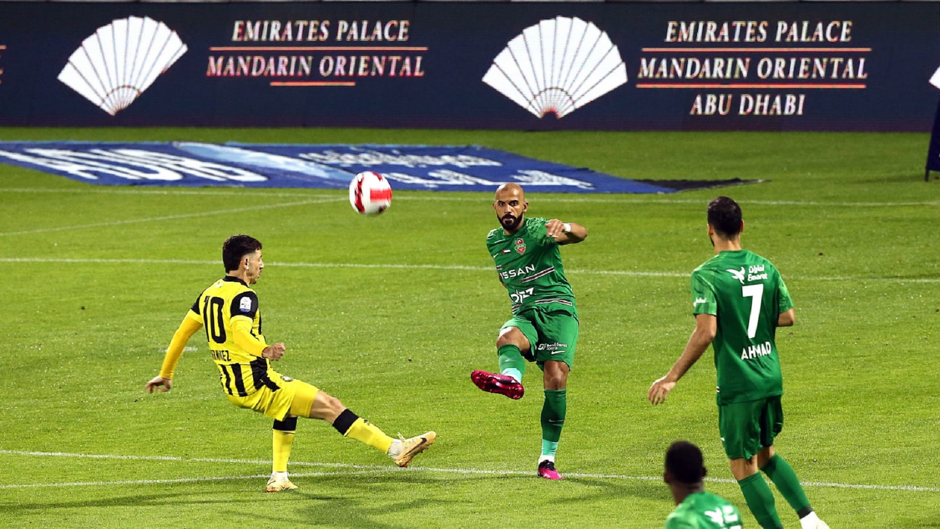 صورة بعنوان: شباب الأهلي يفوز على كلباء ويستعيد صدارة دوري أدنوك للمحترفين 