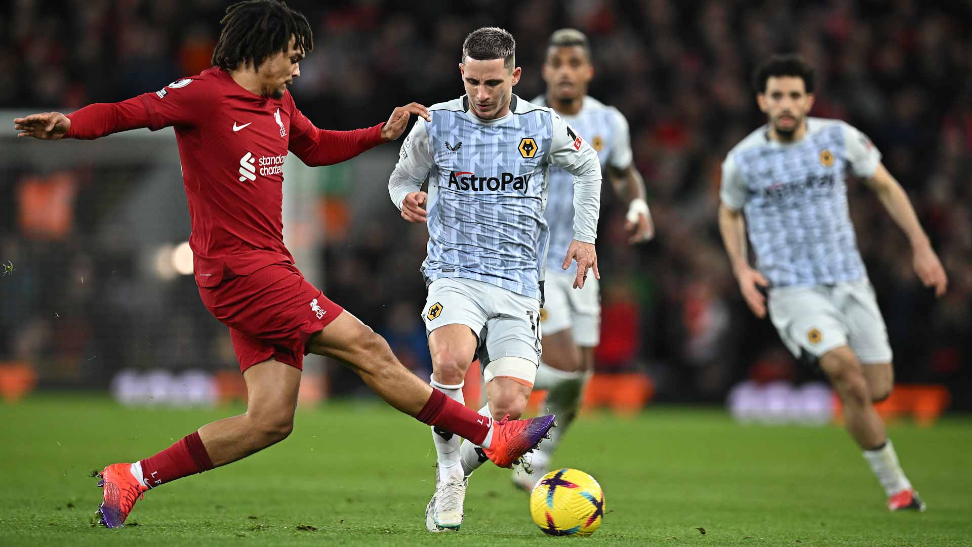 صورة بعنوان: ليفربول يتخطى وولفرهامبتون في الدوري الإنجليزي الممتاز 