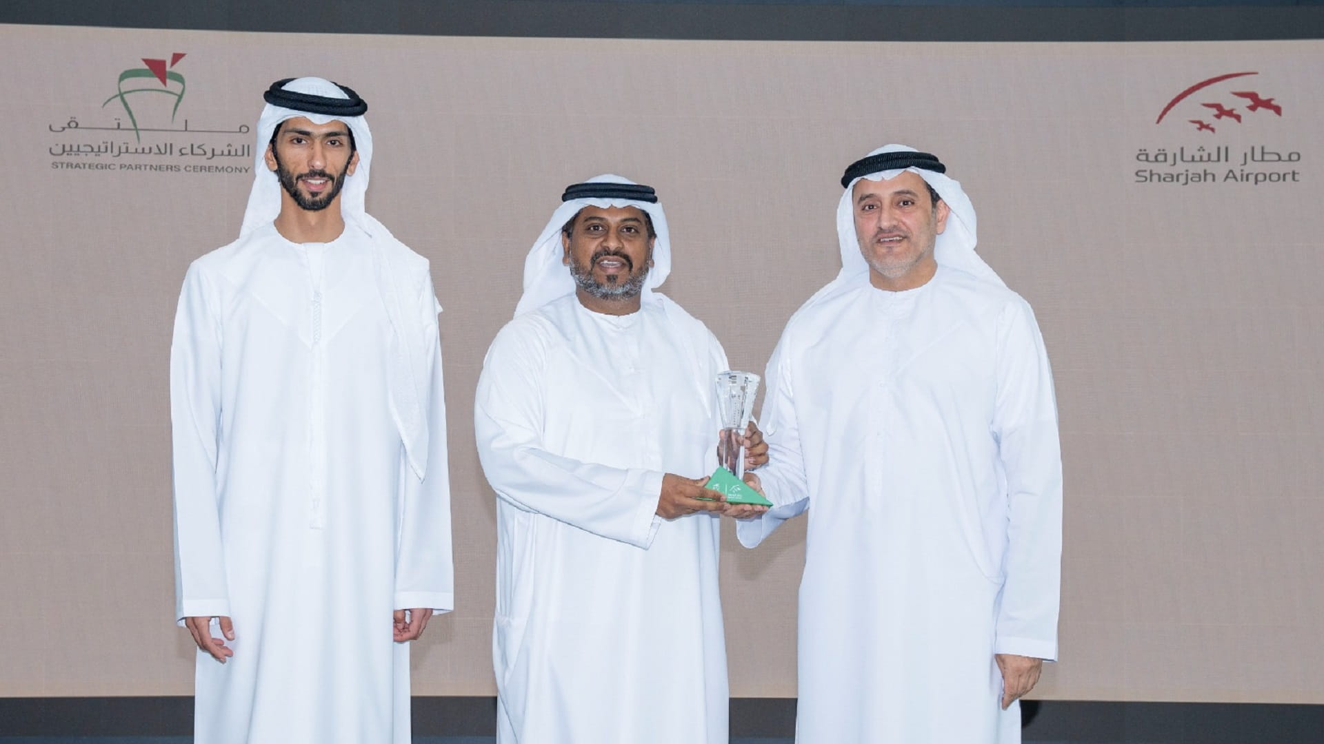 صورة بعنوان: تكريم أجرة الشارقة تقديراً لجهودها بتقديم خدمات نوعية للمسافرين 