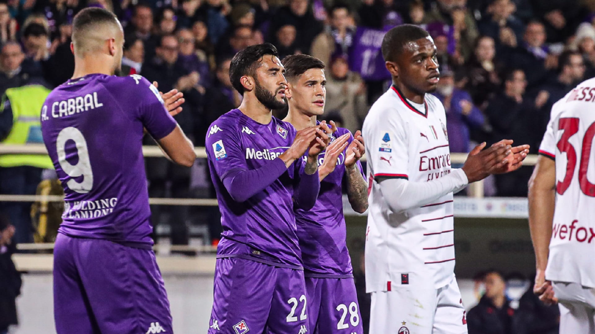 صورة بعنوان: ميلان يتعثر أمام فيورنتينا في الدوري الإيطالي 