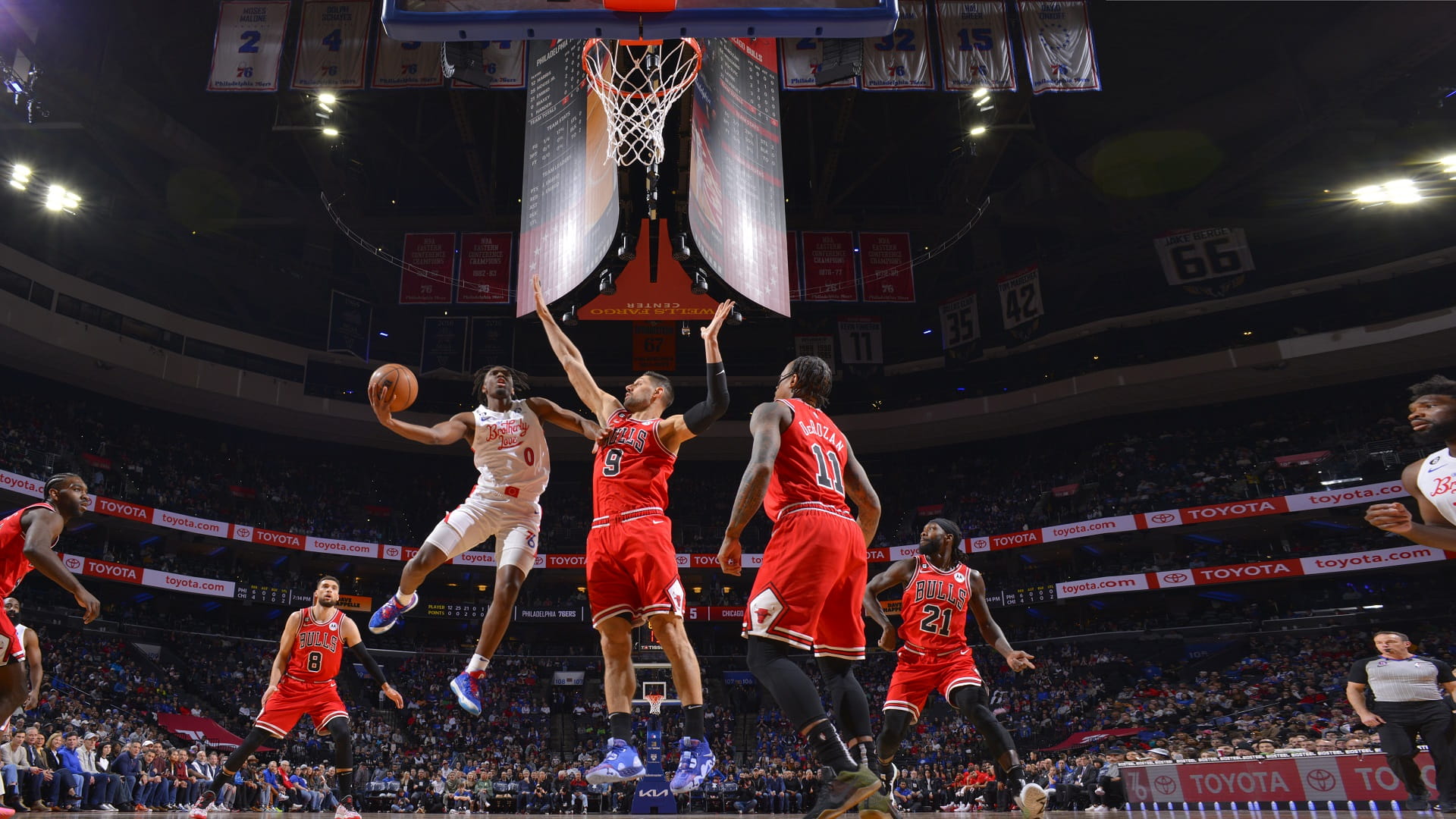 صورة بعنوان: شيكاغو بولز يوقف سلسلة انتصارات فيلادلفيا في دوري السلة الأميركي 