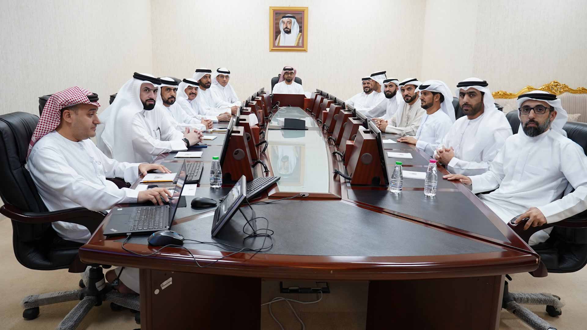 صورة بعنوان: "استشاري الشارقة" يعد محاور مناقشة سياسة دائرة الإحصاء 