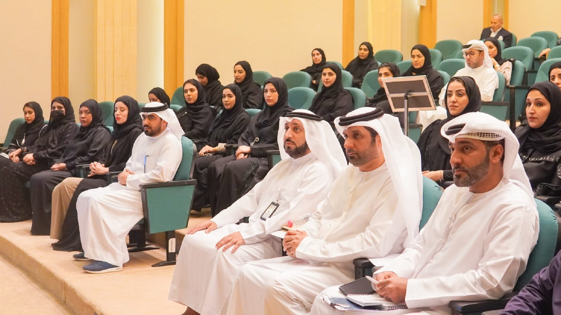 صورة بعنوان: أمانة "الأعلى للأسرة" تبحث سياسة التوظيف الجديدة مع موارد الشارقة 