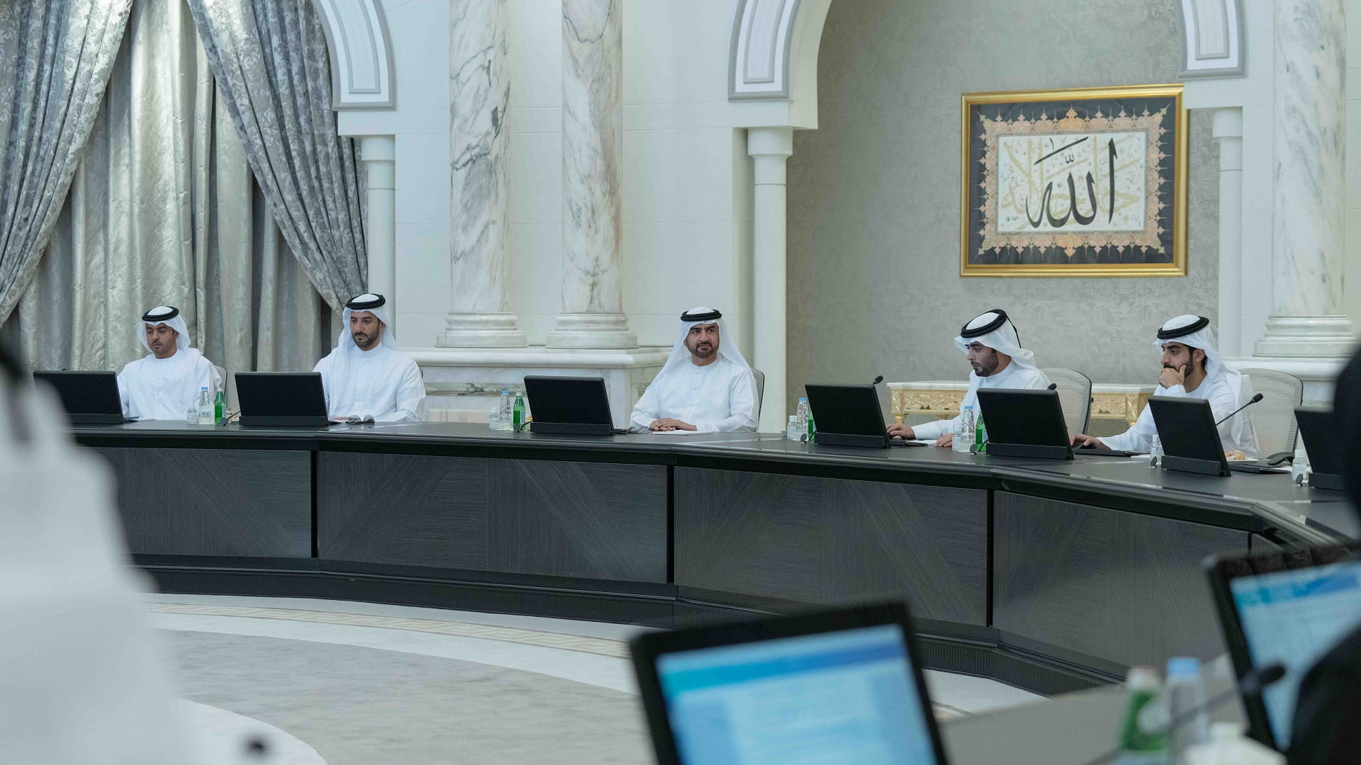 Image for the title: SEC discusses developing govt work, attracting foreign investment 