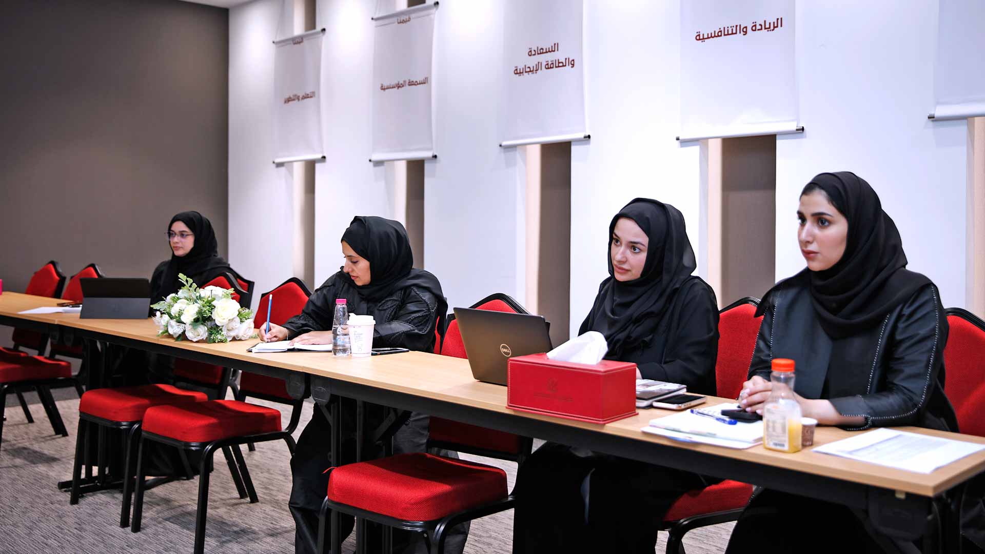 صورة بعنوان: موظفات أشغال الشارقة: المرأة الإماراتية حققت العديد من الإنجازات  