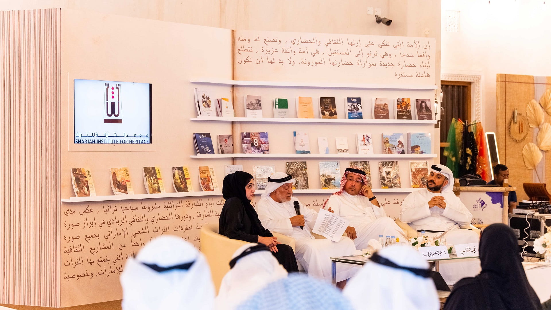 صورة بعنوان: مقهى أيام الشارقة التراثية: إنسان الإمارات مارس الإبداع والابتكار 