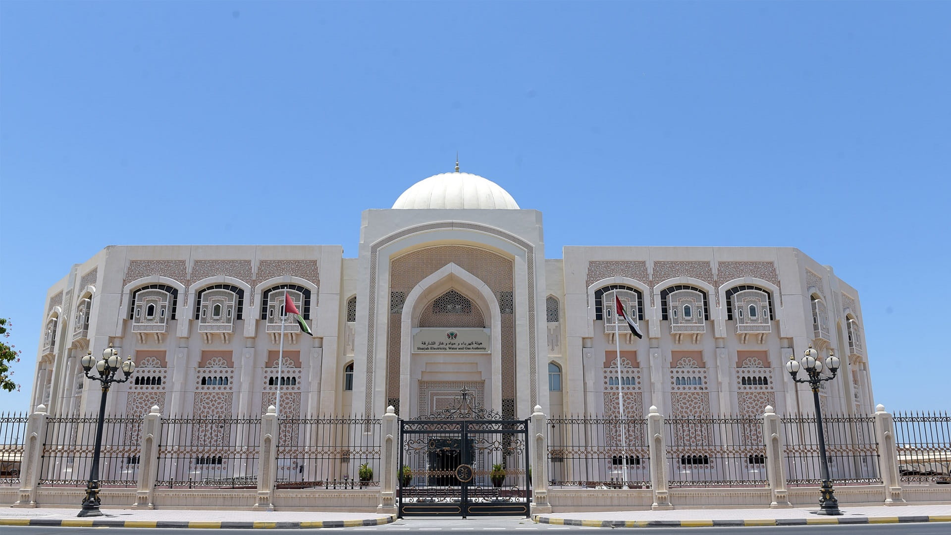 صورة بعنوان: كهرباء الشارقة تبدأ استقبال طلبات توصيل الكهرباء للخيم الرمضانية 