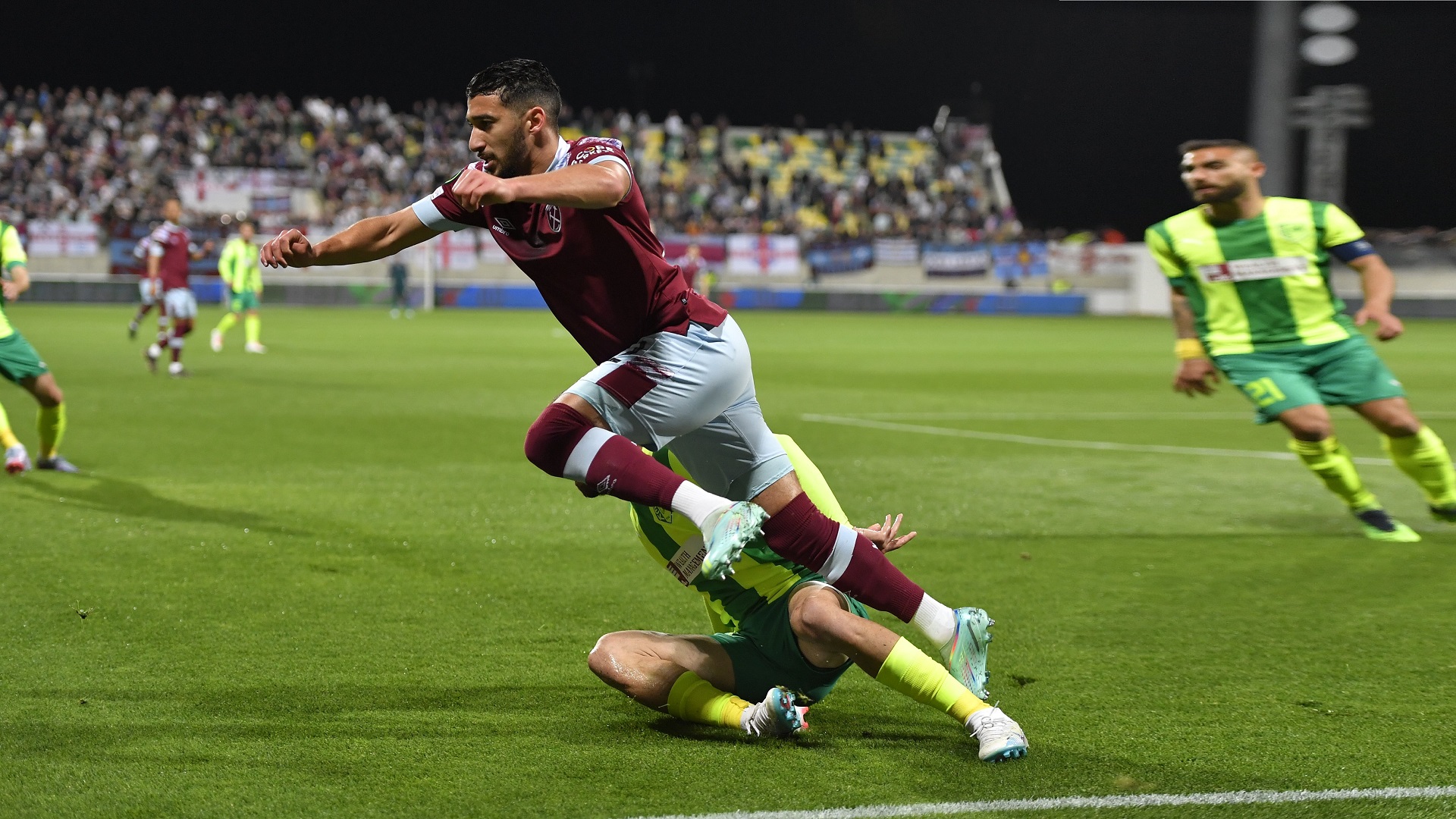صورة بعنوان: وستهام الإنجليزي يقترب من ربع نهائي دوري المؤتمر الأوروبي 