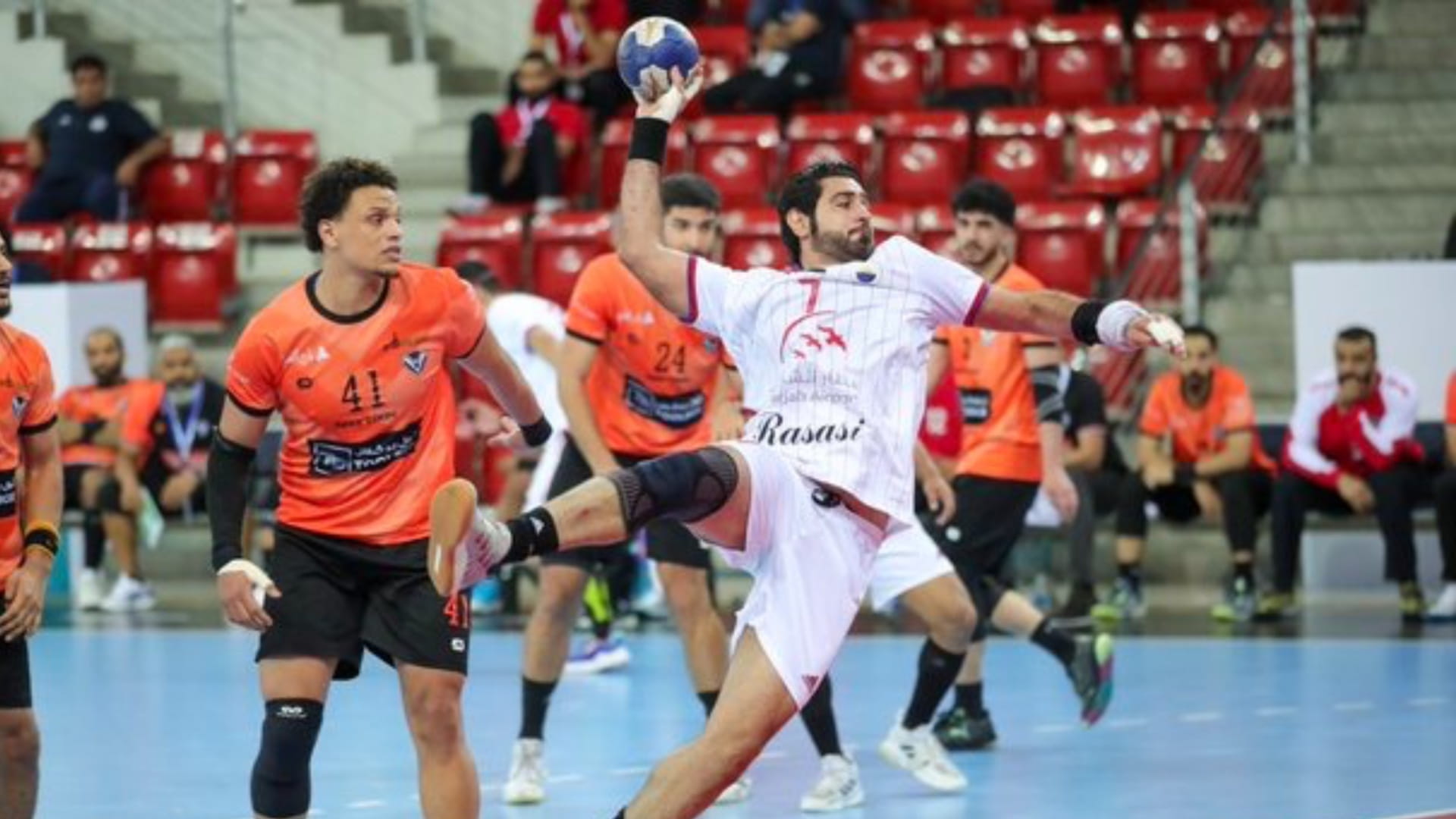 صورة بعنوان: الشارقة يفتتح مشواره في خليجية اليد بالتعادل مع الصفا السعودي 