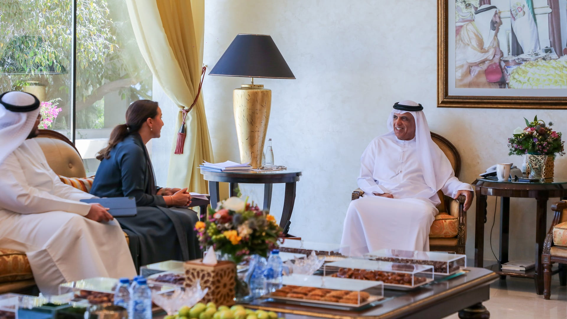 صورة بعنوان: حاكم رأس الخيمة يطلع على خطط وبرامج وزارة التغير المناخي والبيئة 