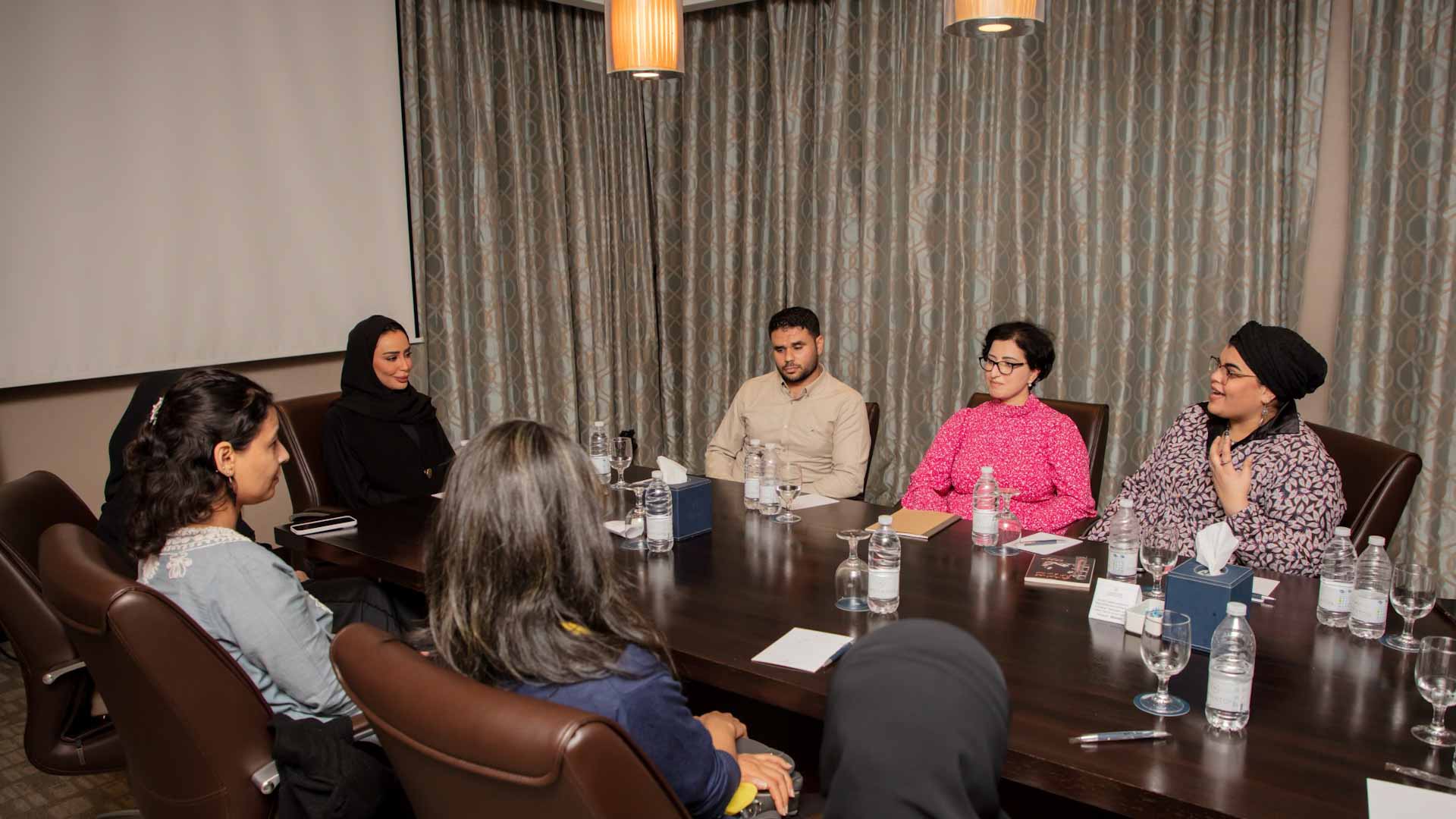 صورة بعنوان: "الشارقة للكتاب" تجمع 8 كُتّاب شباب في ورشة إبداعية 