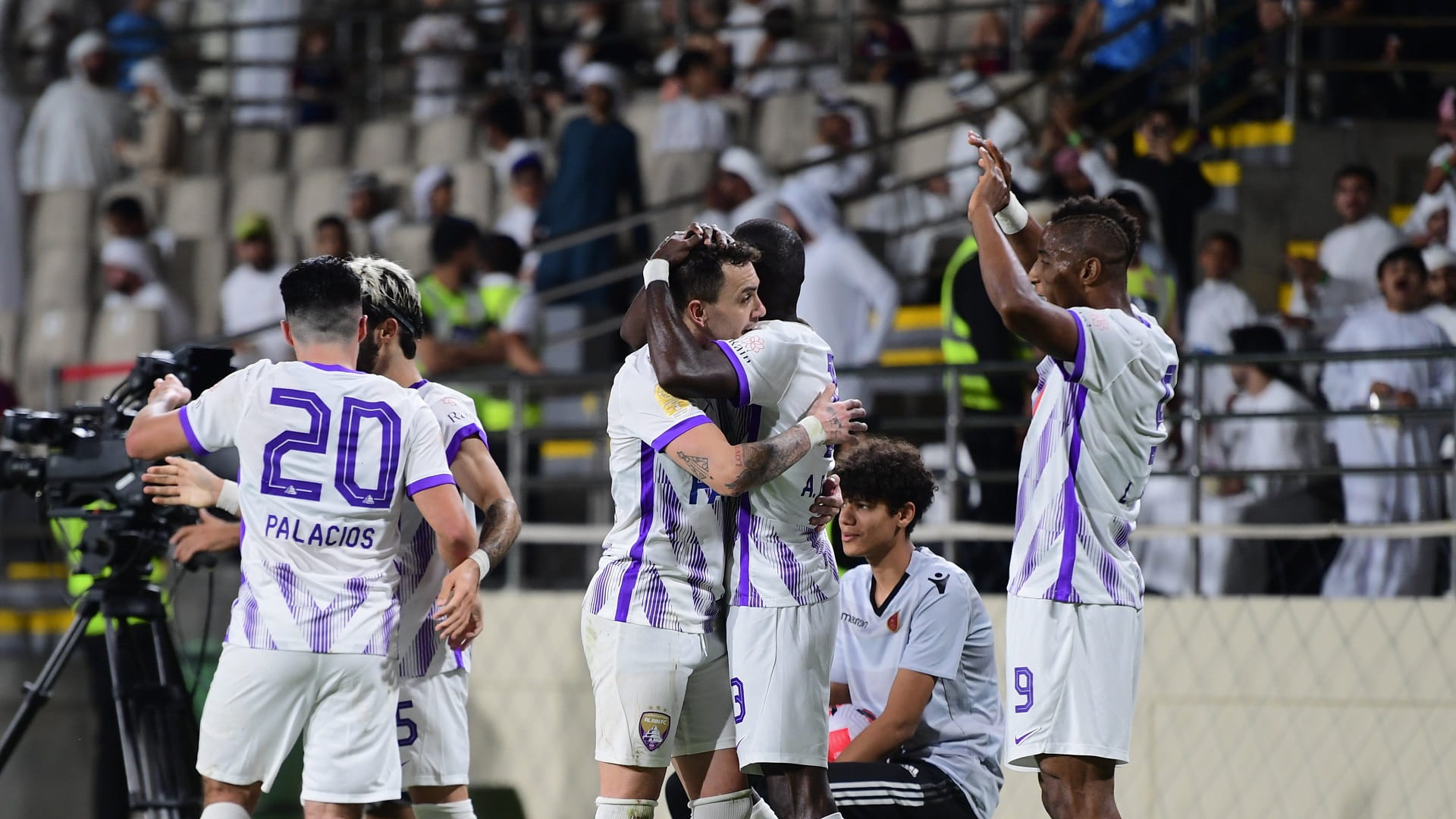 صورة بعنوان: العين يحسم القمة أمام الوحدة في دوري أدنوك للمحترفين 