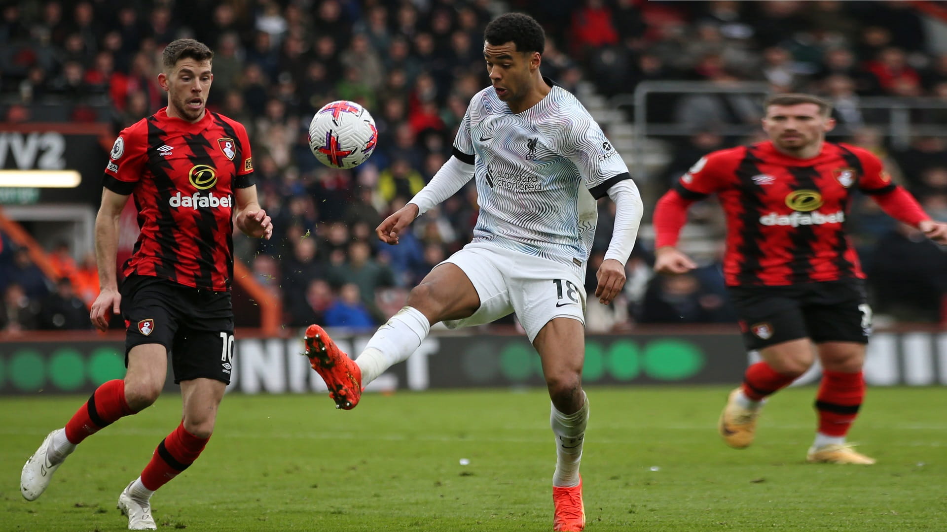 صورة بعنوان: ليفربول يسقط أمام بورنموث في الدوري الإنجليزي 