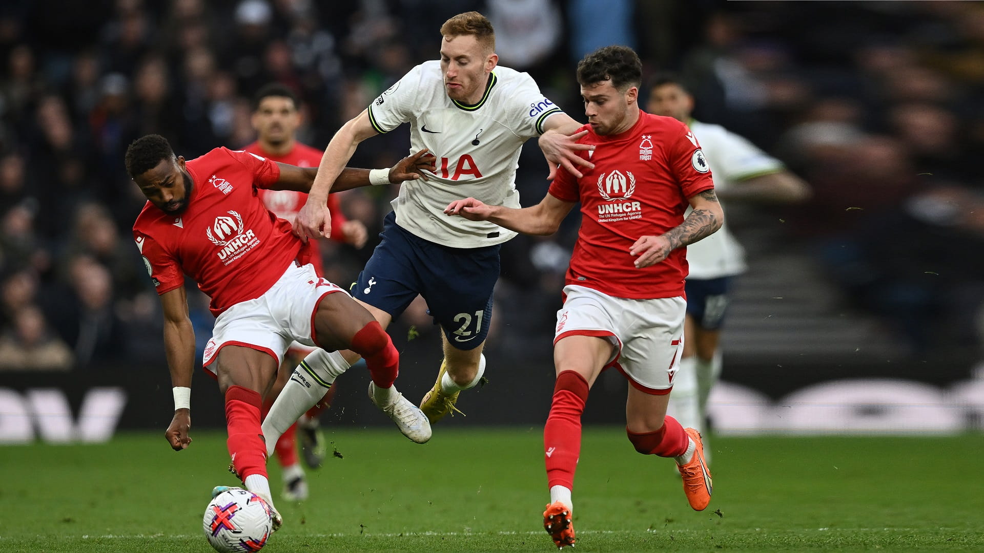 صورة بعنوان: توتنهام يصالح جماهيره بفوزه على نوتنغهام فورست بالدوري الإنجليزي 