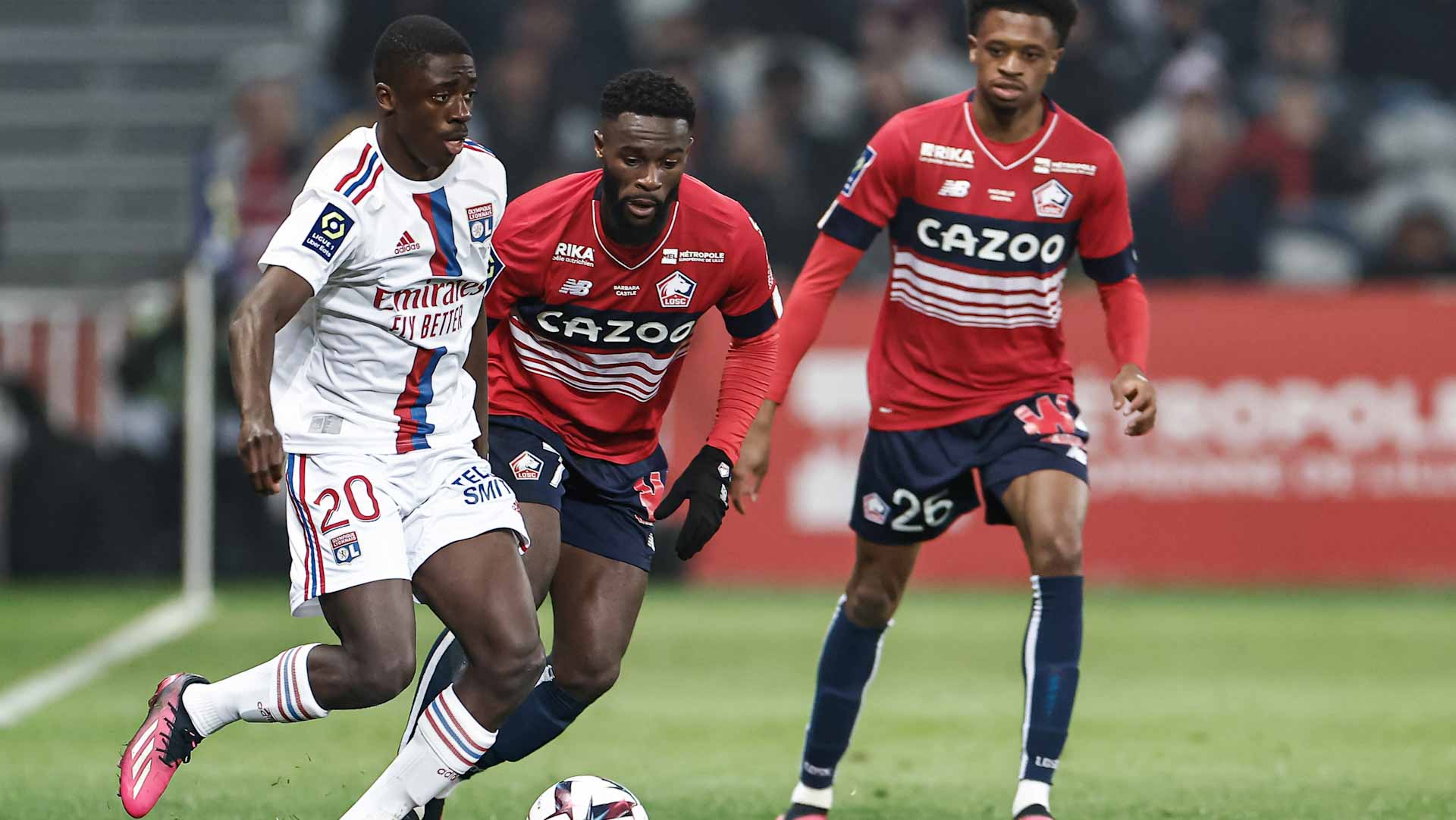 صورة بعنوان: ليون يخطف تعادلاً مثيراً من أمام ليل في الدوري الفرنسي 