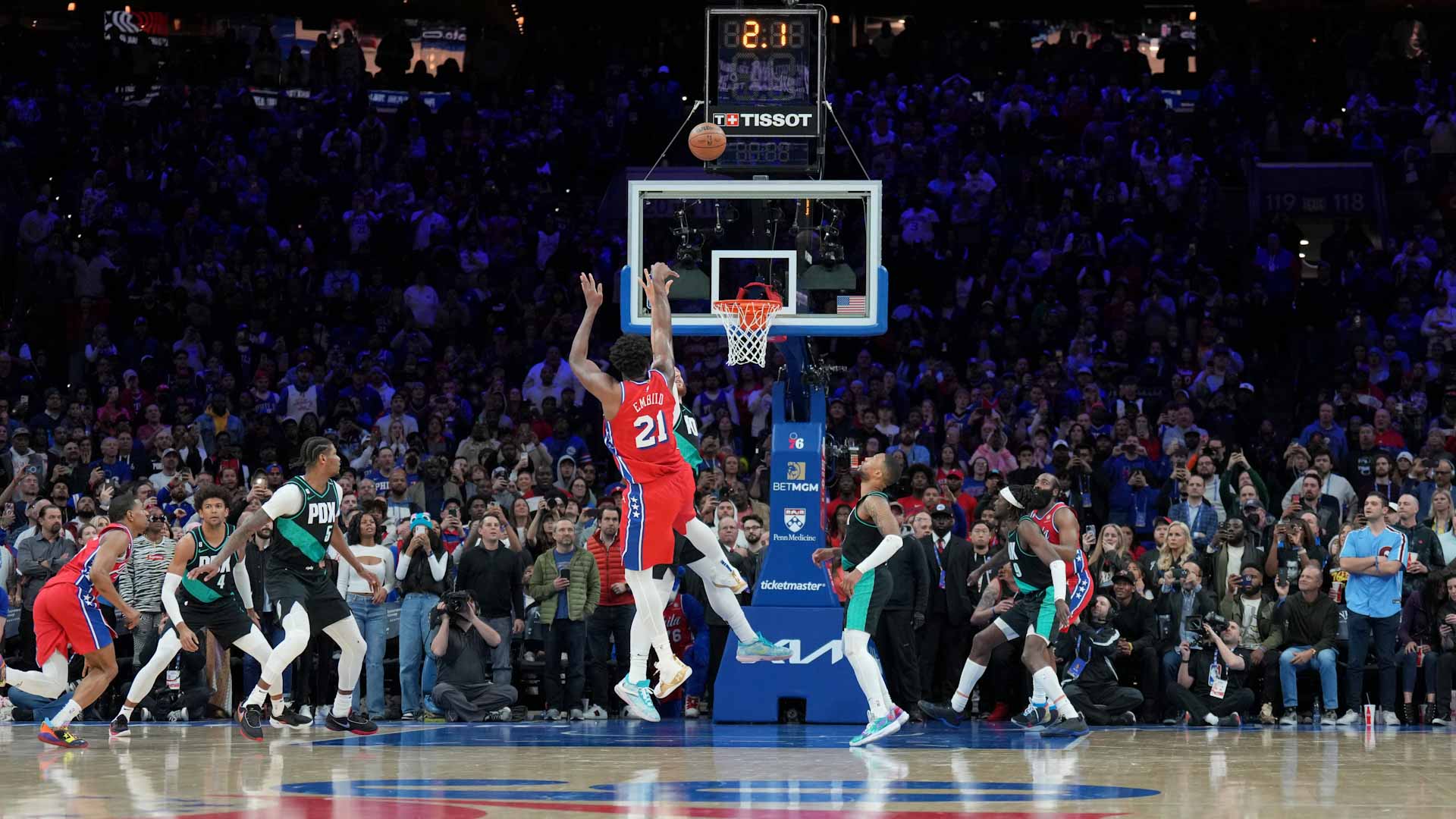 صورة بعنوان: فيلادلفيا يتخطى بورتلاند بصعوبة في السلة الأميركية 