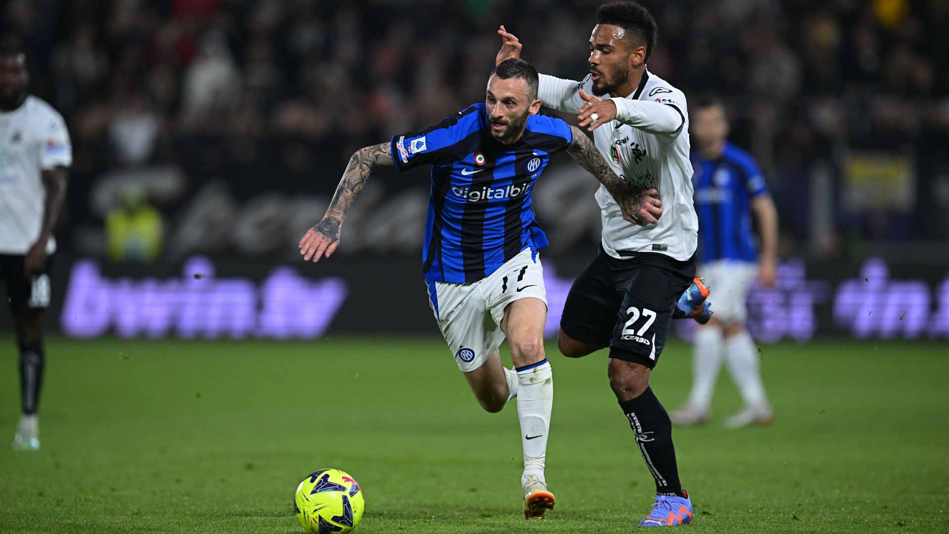صورة بعنوان: سبيزيا يزيد من أوجاع إنتر ميلان في الدوري الإيطالي 