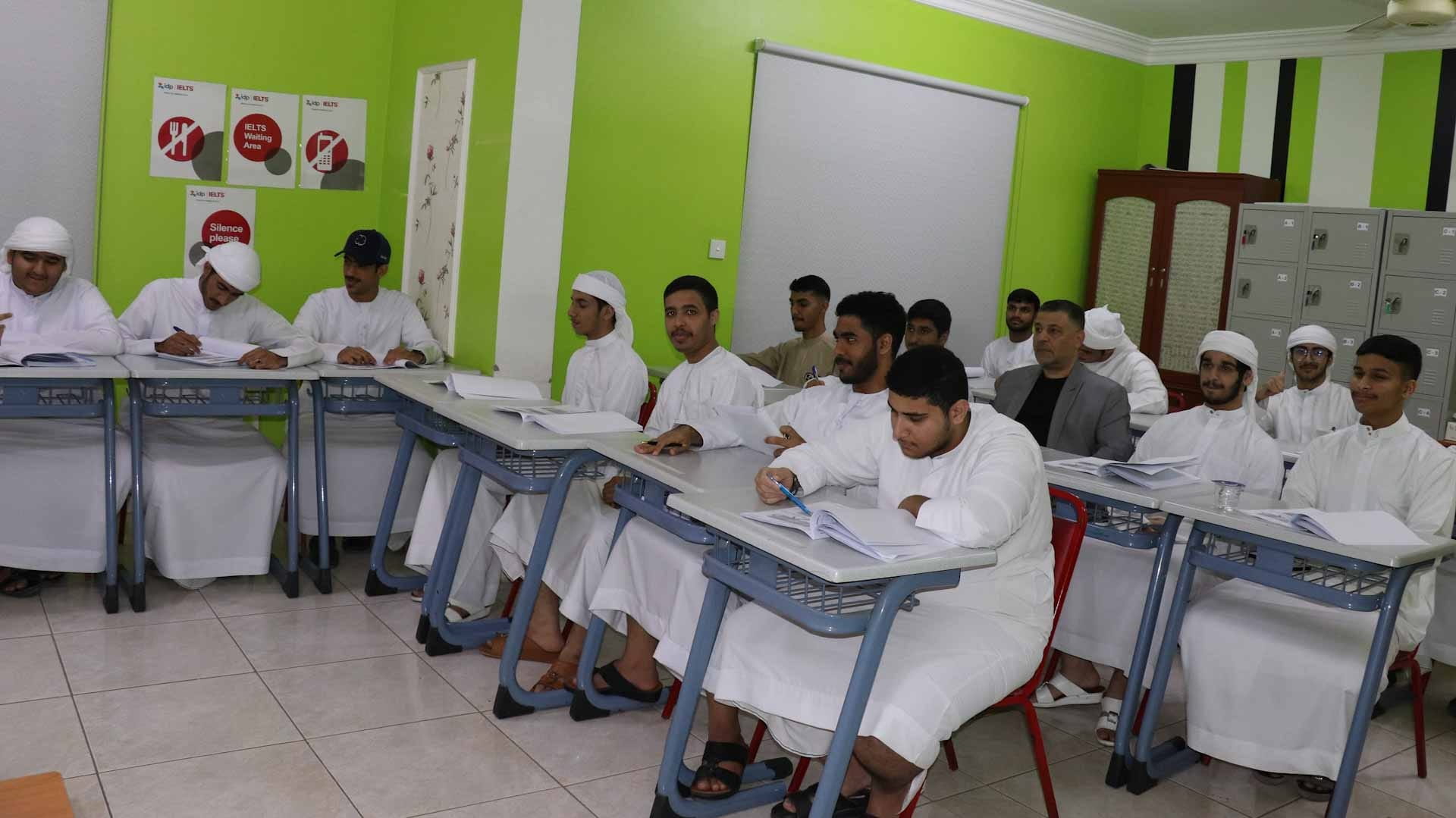 صورة بعنوان: "أولياء أمور دبا الحصن" ينهي دورة التحضير لاختبار الإمارات القياسي 