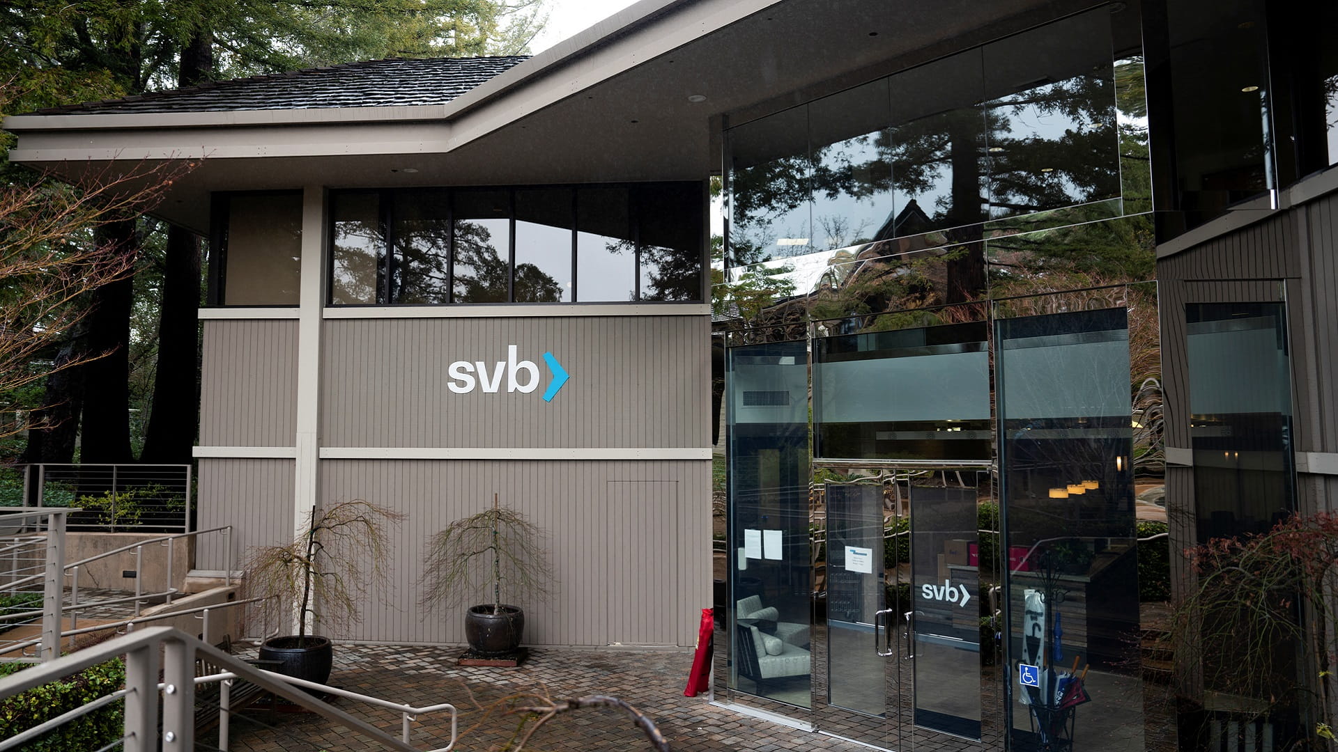 صورة بعنوان: أميركا تُعزز الثقة في القطاع المصرفي بعد إفلاس بنك سيليكون فالي 